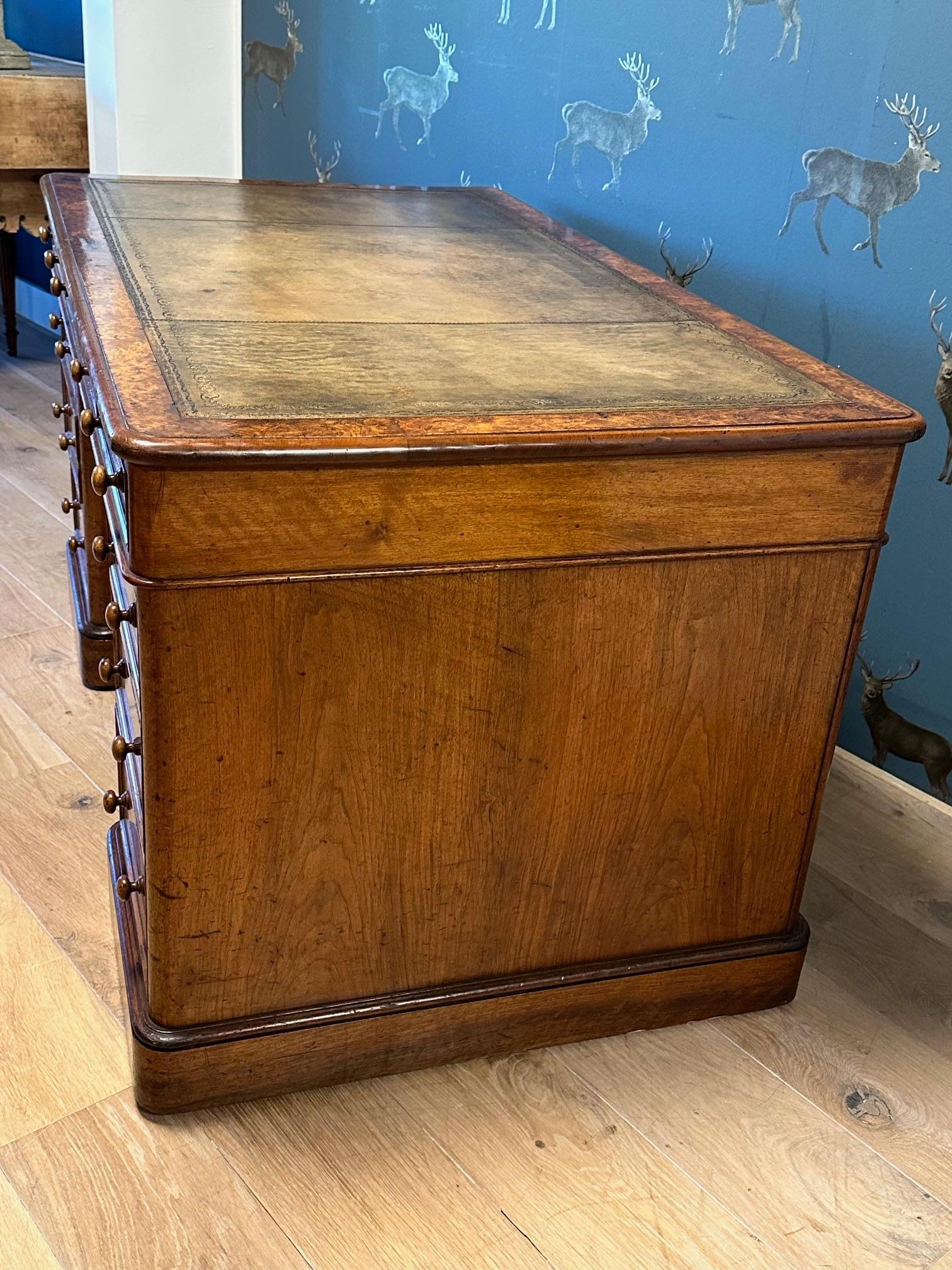 English antique desk For Sale 1
