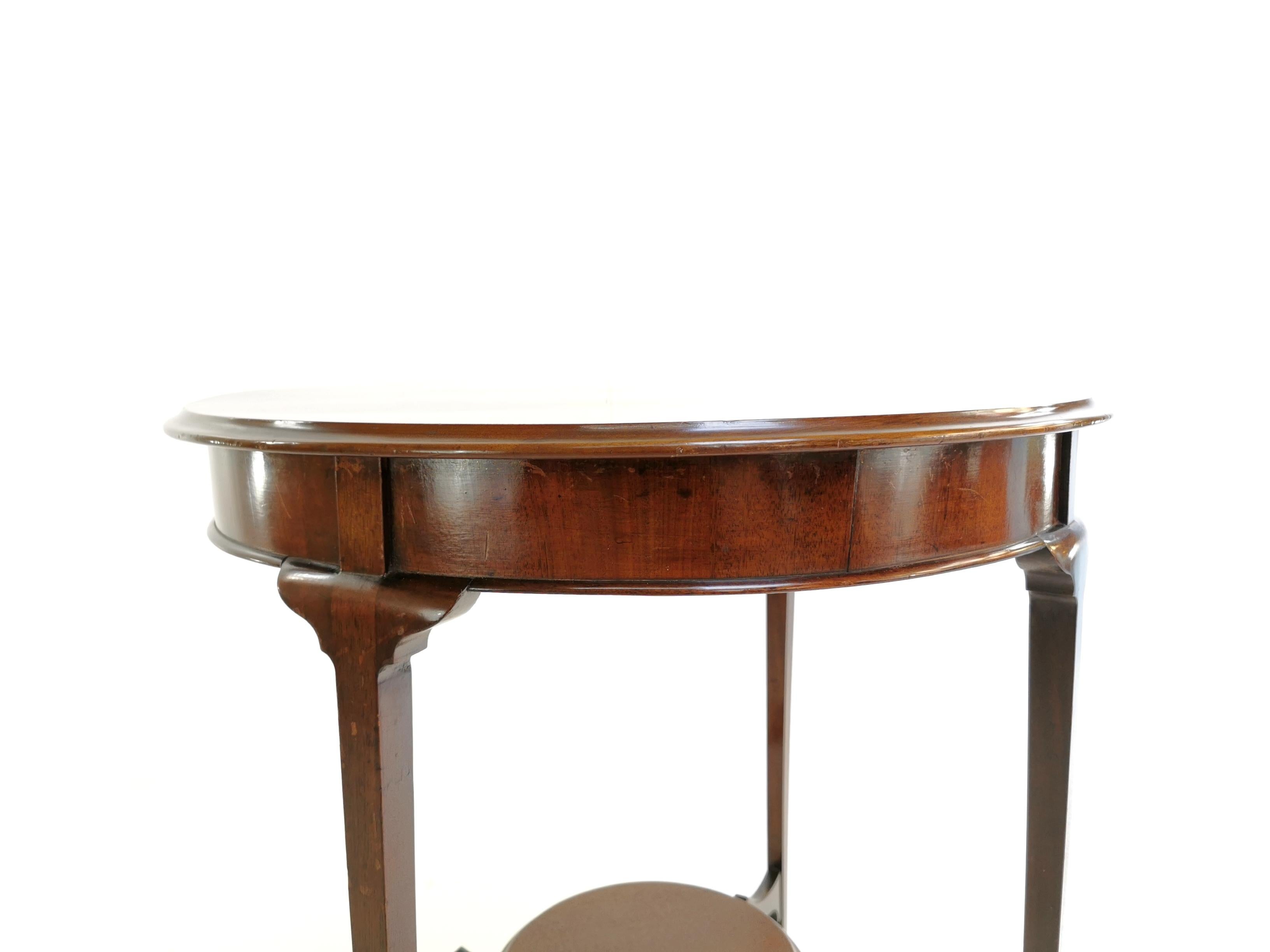 20th Century English Antique Edwardian Mahogany Circular Side Occasional Table