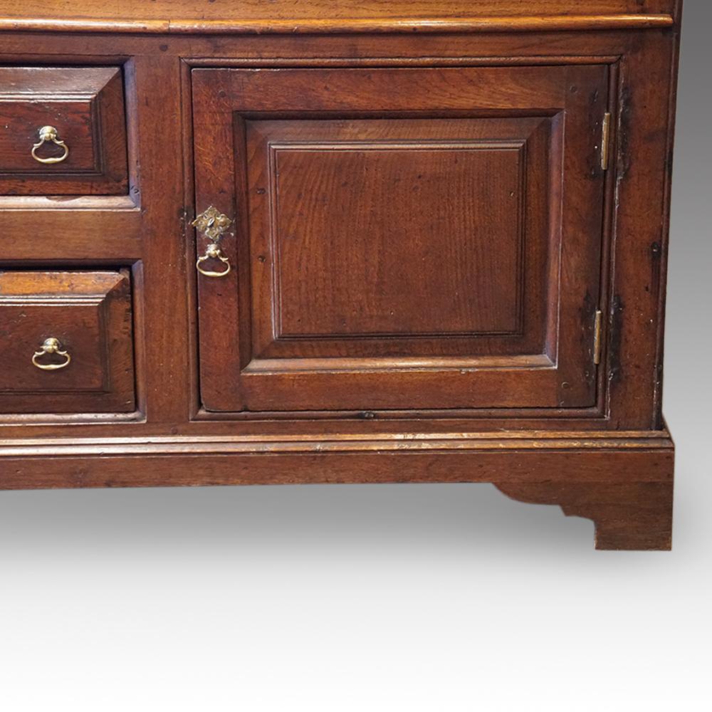 Antique George III oak dresser
This antique George III oak dresser was made circa 1800
It is fitted 3 drawers under the top with a further 2 drawers down the middle between the cupboards.

The cupboard doors, sides and the drawers have the