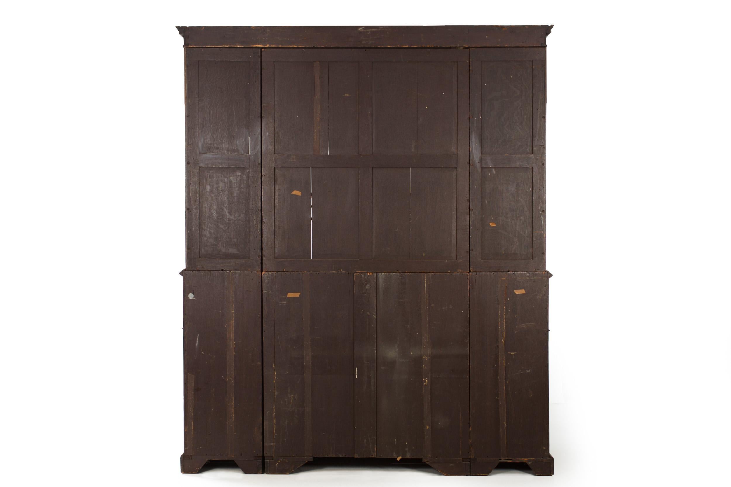 English Antique George III Style Mahogany Bookcase Breakfront Cabinet, 19th C In Good Condition In Shippensburg, PA