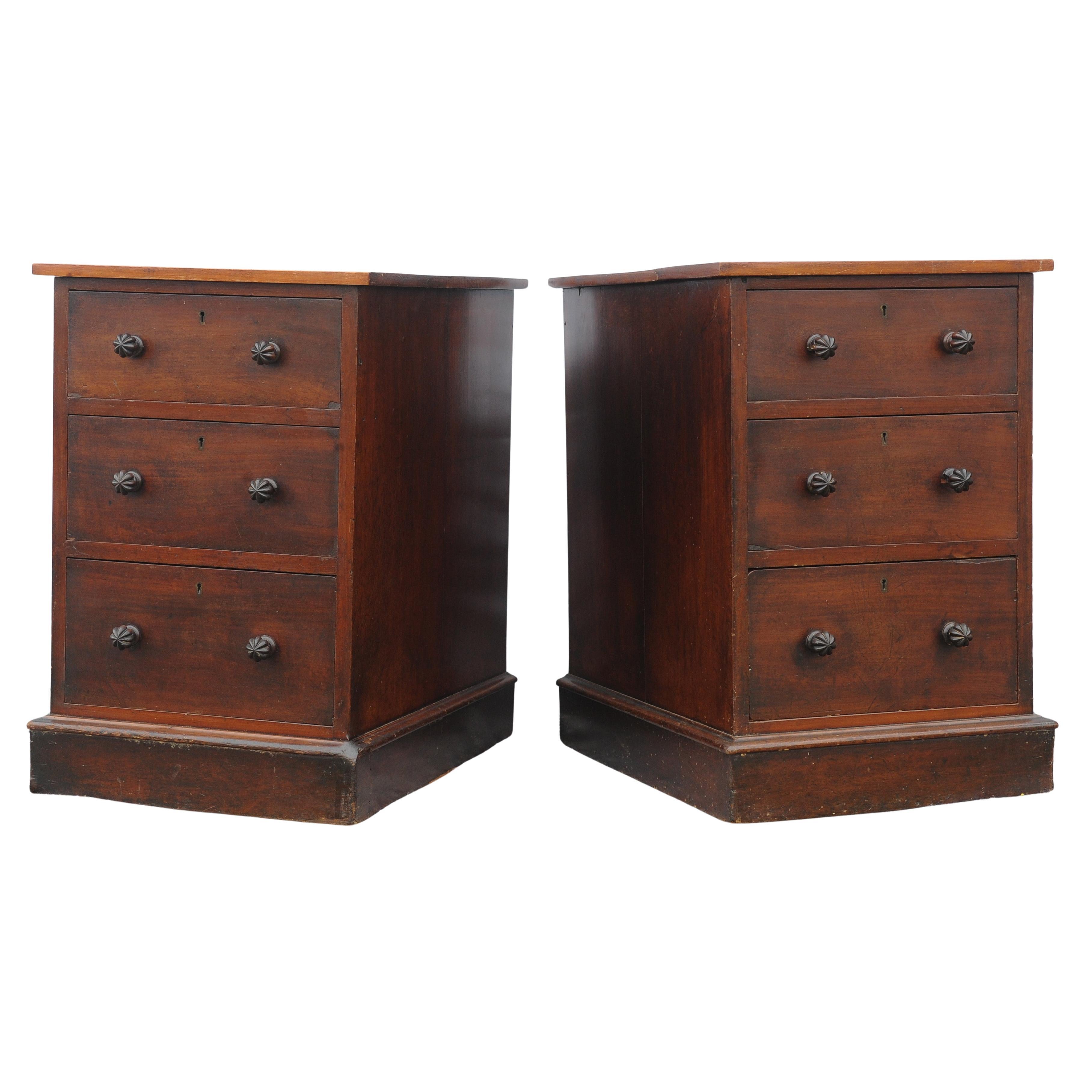 English Antique George III Three Drawer Bedside Tables By W Priest  1790s London In Good Condition For Sale In Reading, Berkshire