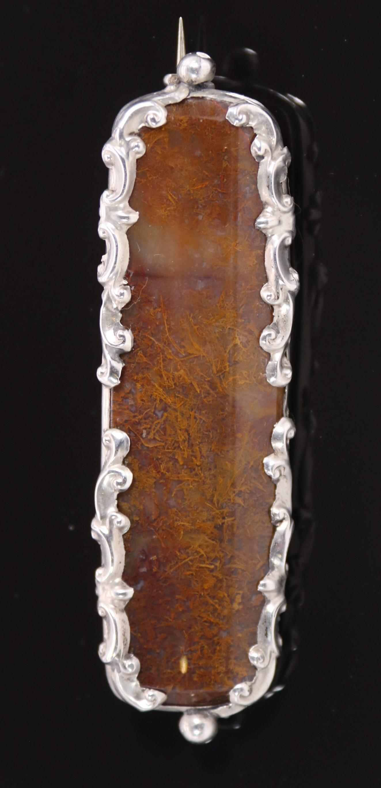  Broche en agate mousse de l'Antiquité géorgienne, montée en argent, circa 1800 en vente 1