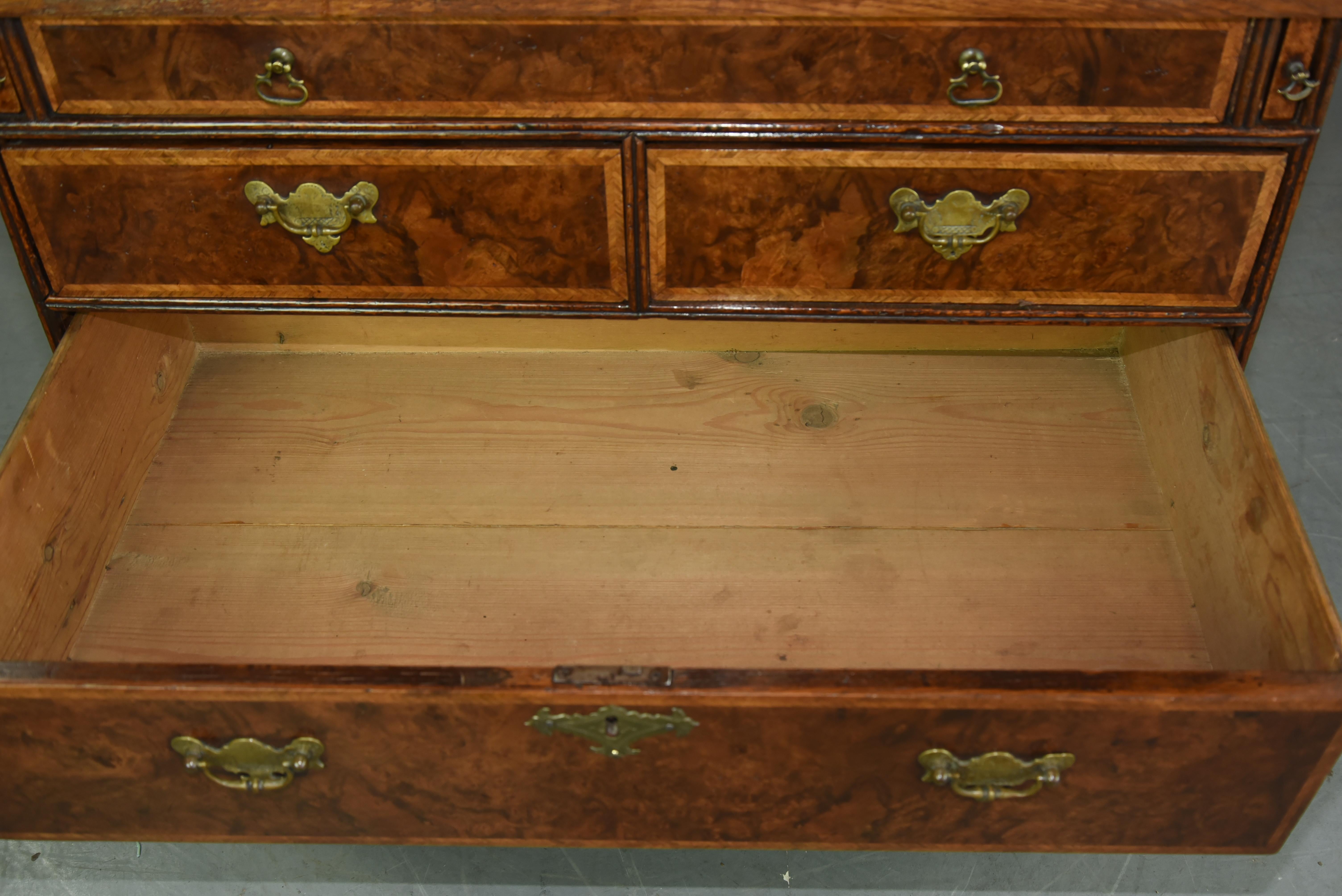 English Antique Georgian walnut bachelors chest of drawers  5