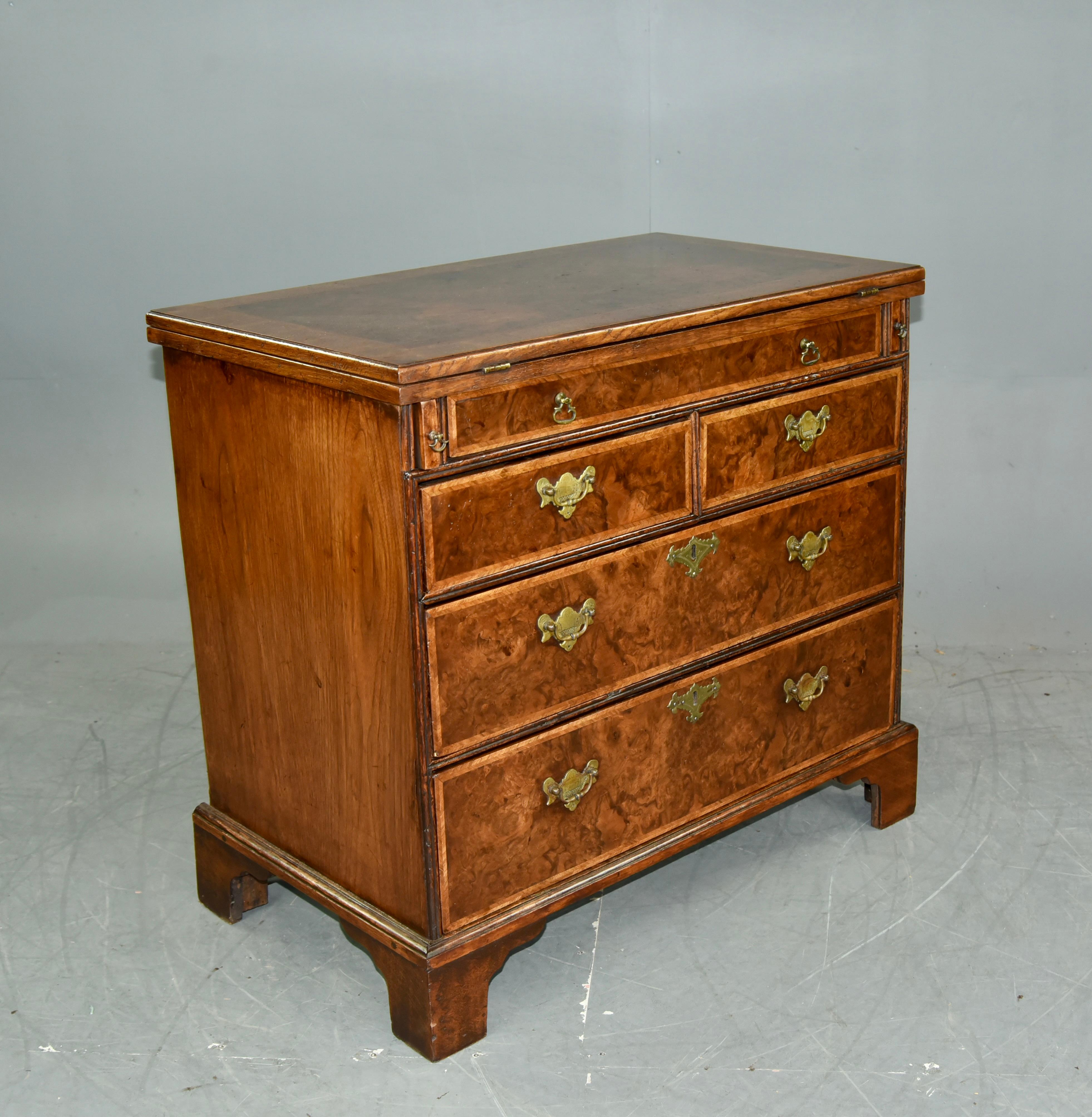 Early 18th Century English Antique Georgian walnut bachelors chest of drawers 