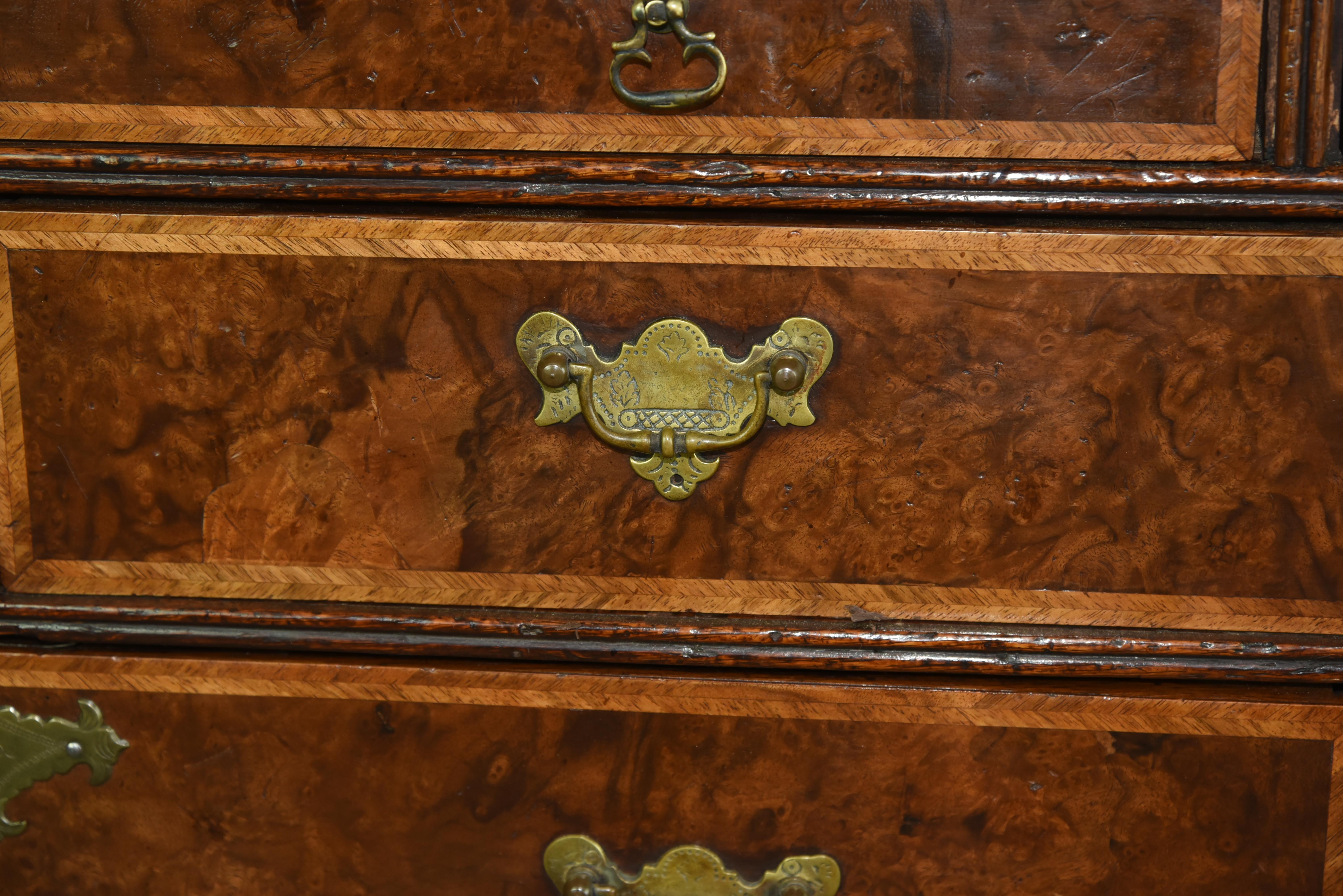 English Antique Georgian walnut bachelors chest of drawers  2