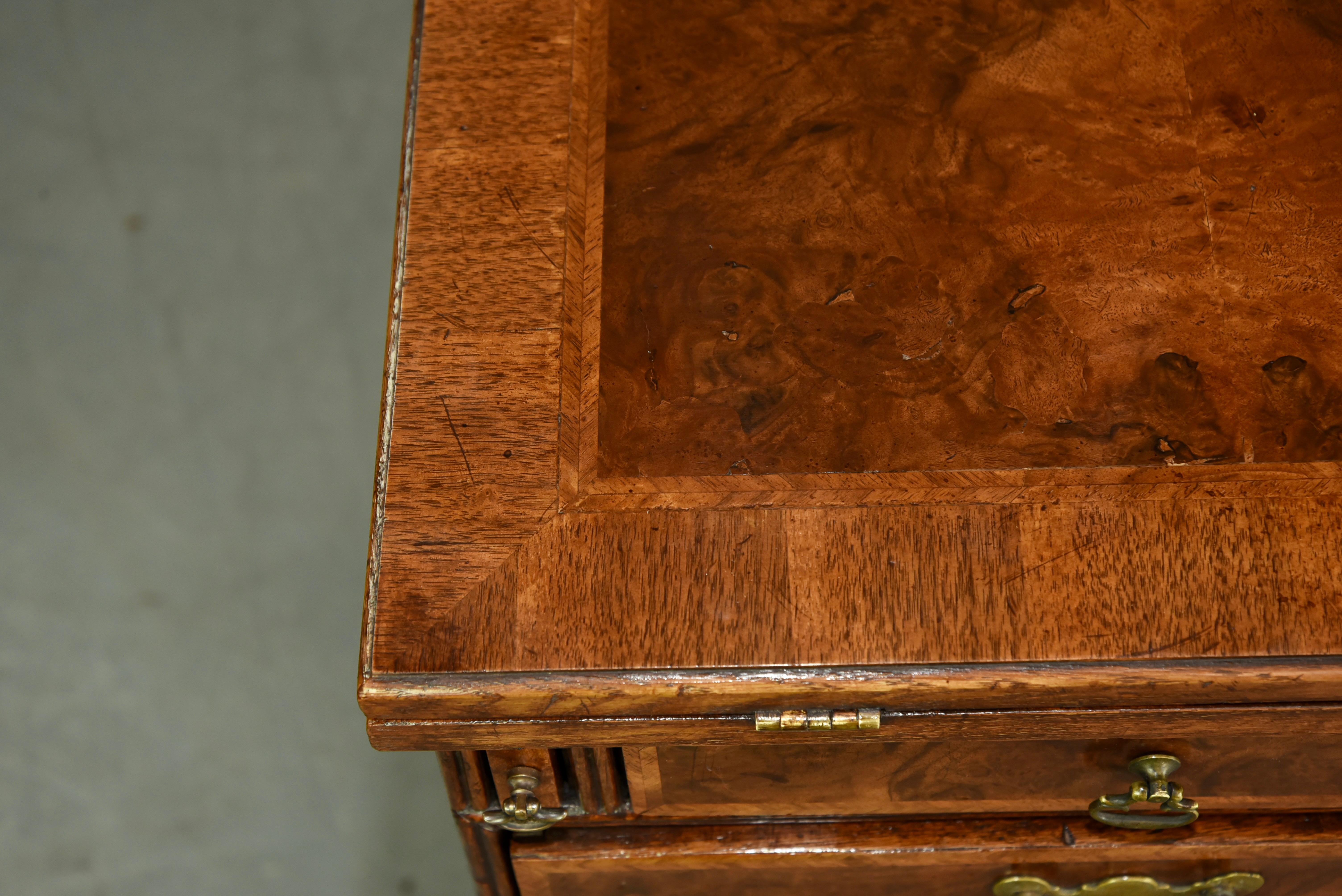 English Antique Georgian walnut bachelors chest of drawers  4