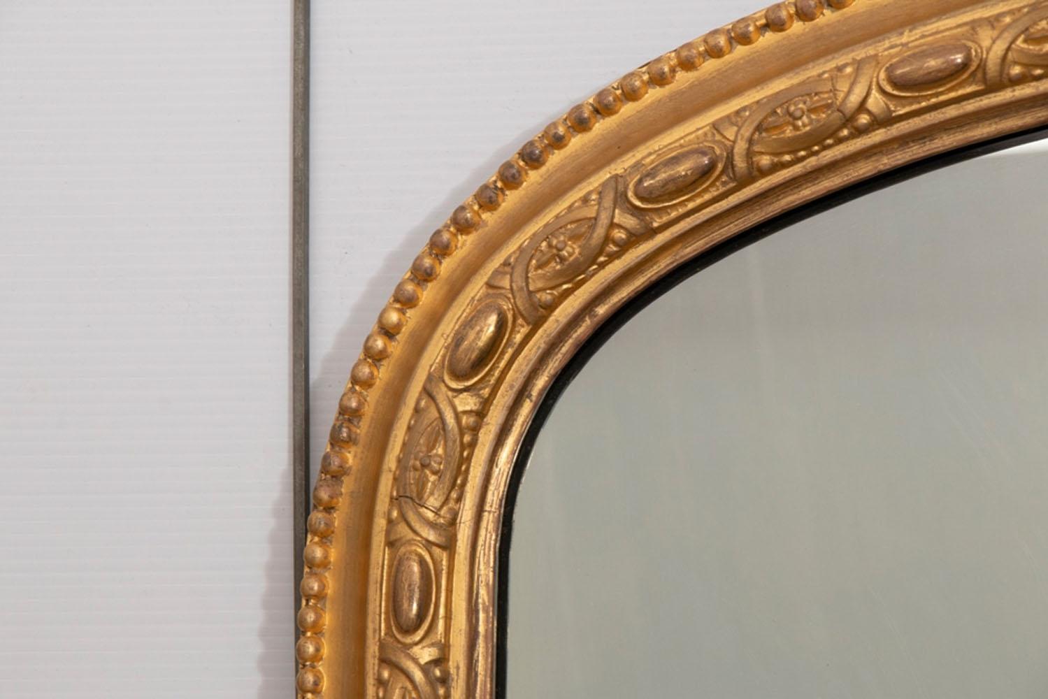 Early Victorian English Antique Giltwood Mirror, circa 1890