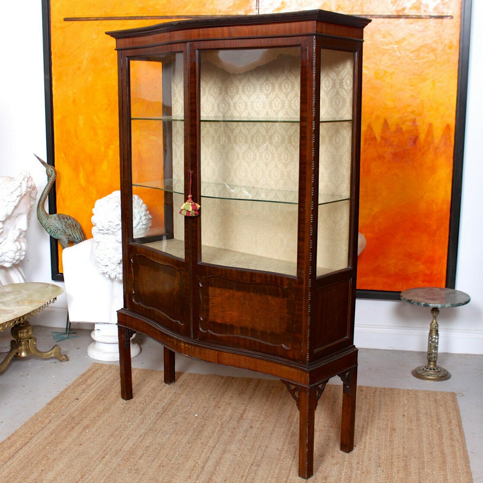 English Antique Glazed Bookcase Display Cabinet Edwardian Serpentine Mahogany In Good Condition For Sale In Newcastle upon Tyne, GB