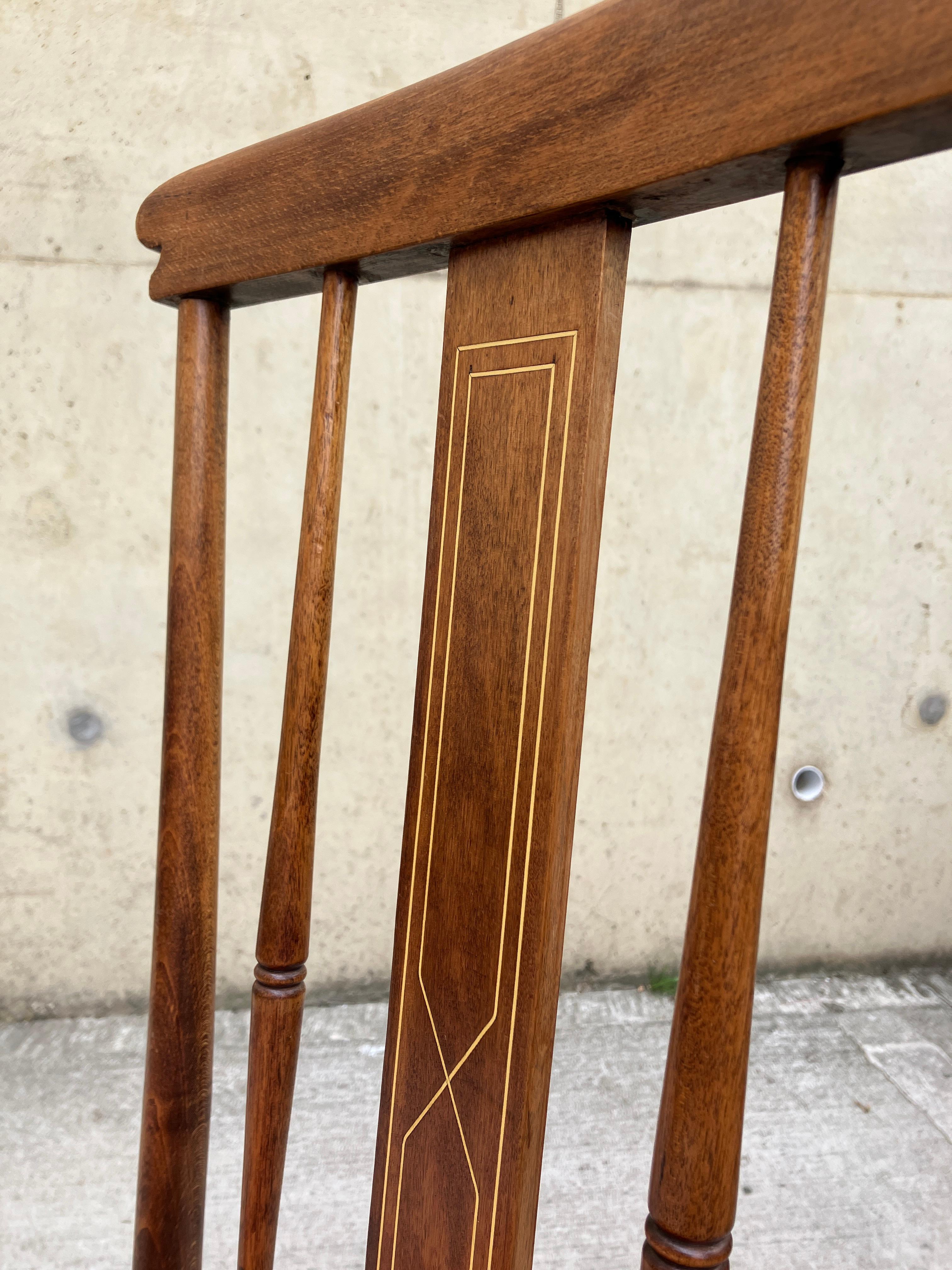 Acajou Chaise d'appoint Arts & Crafts en acajou marqueté (Angleterre) Chaise de chambre en vente