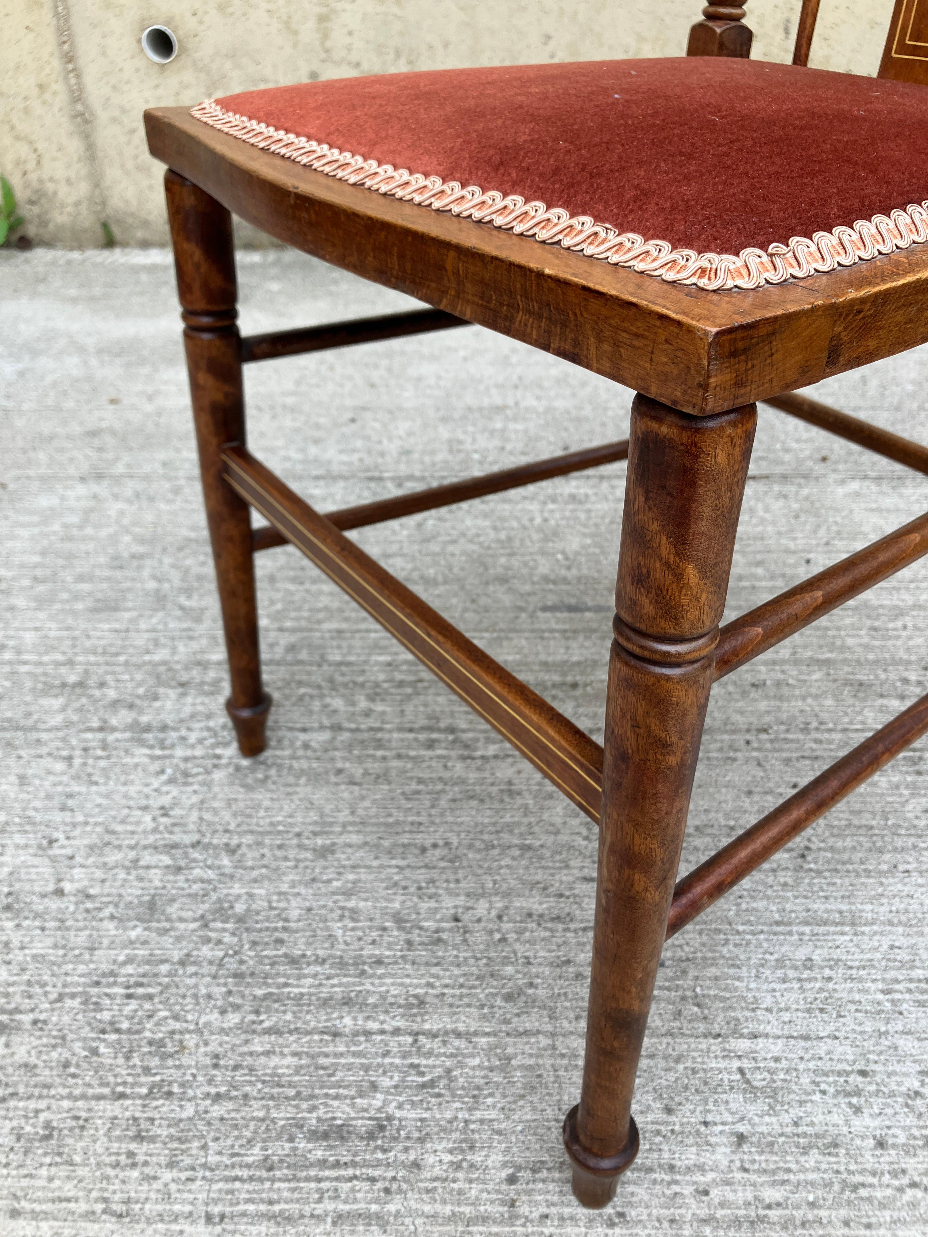 Silla auxiliar inglesa antigua con incrustaciones de caoba Arts & Crafts silla de dormitorio Caoba en venta