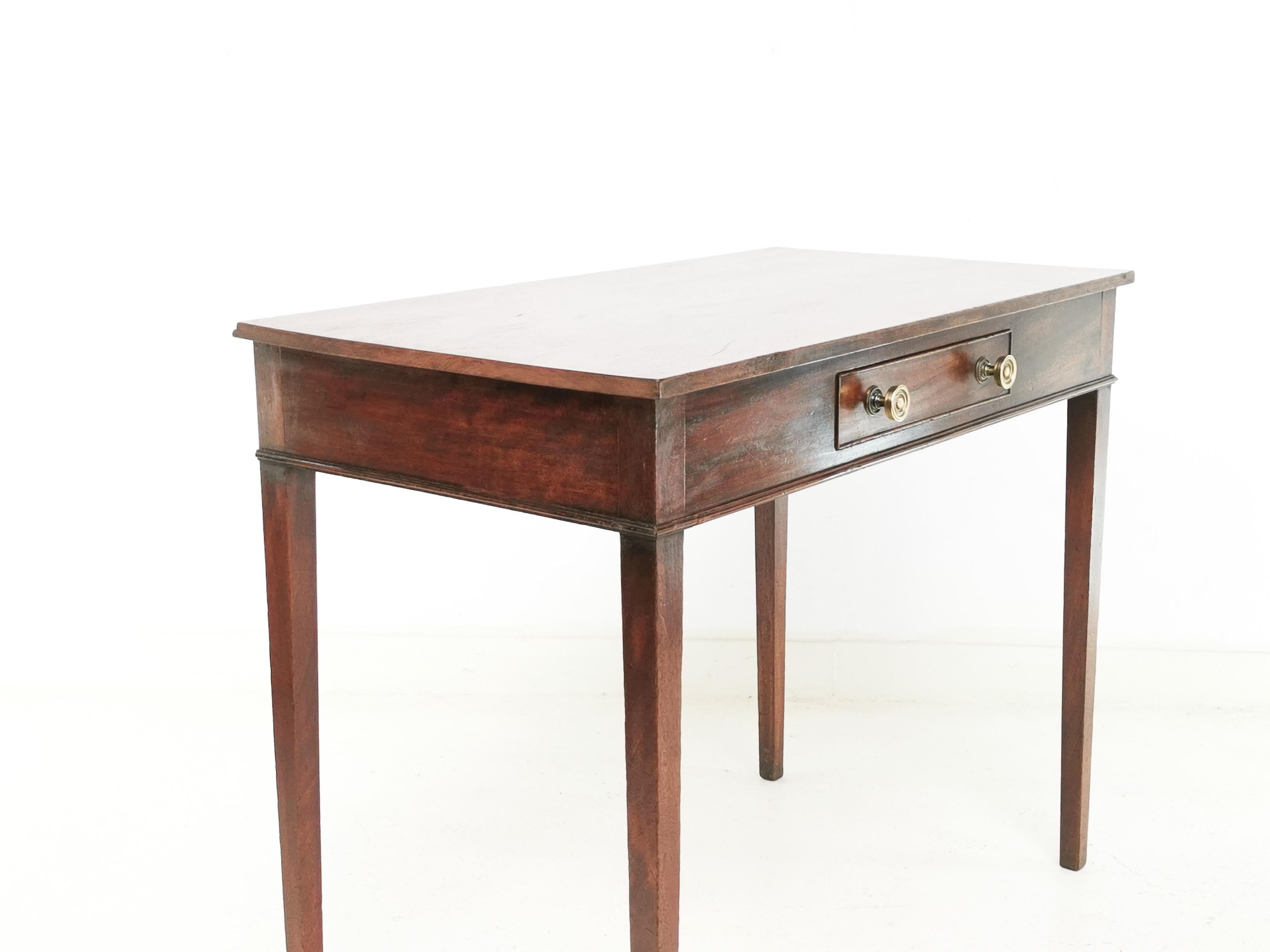 19th century desk

A Georgian mahogany bowfront side table with a single drawer with brass drawer pulls, raised on square tapering supports.

Ideal as a writing desk.

Early 1800's, English.

Dimensions (cm):? ?

73 H x 91 W x 46