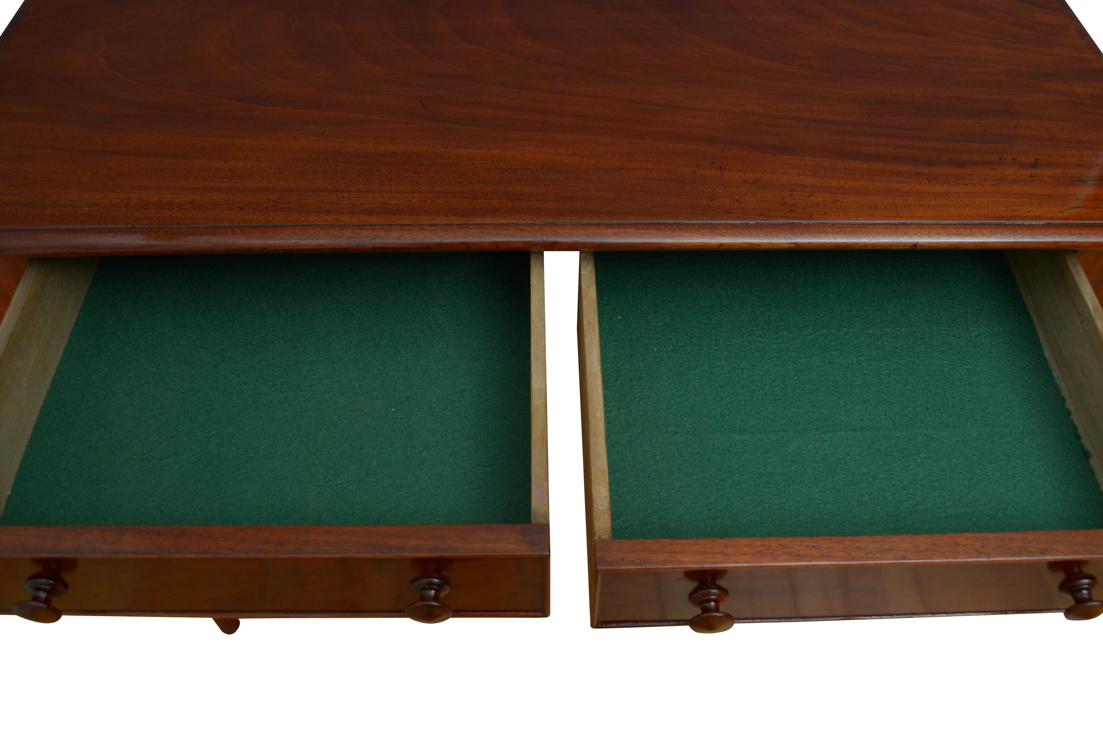 English Antique Mahogany Side Table For Sale 3