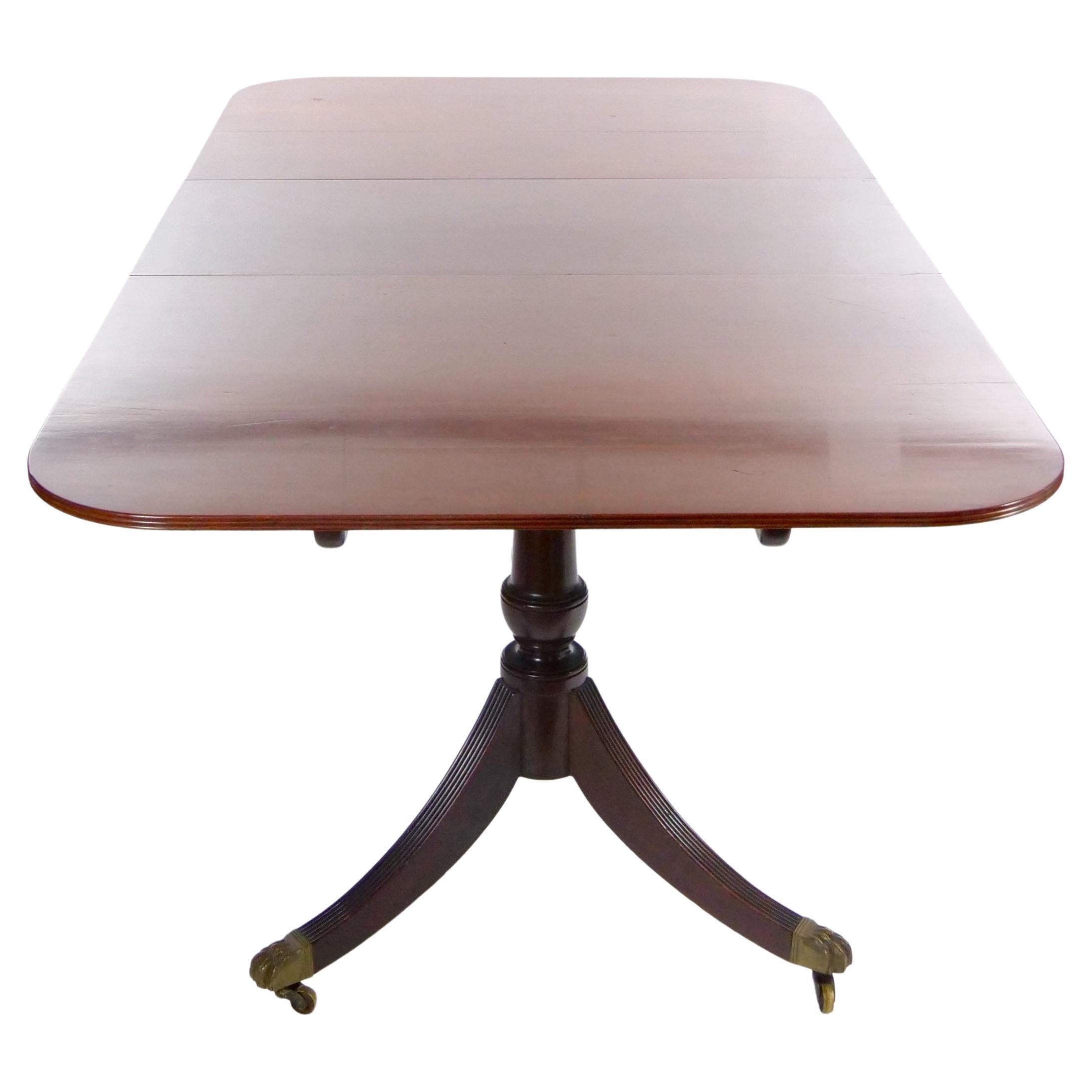English Antique Mahogany Wood Twin Tripod Pedestal Dining Table In Good Condition For Sale In Tarry Town, NY