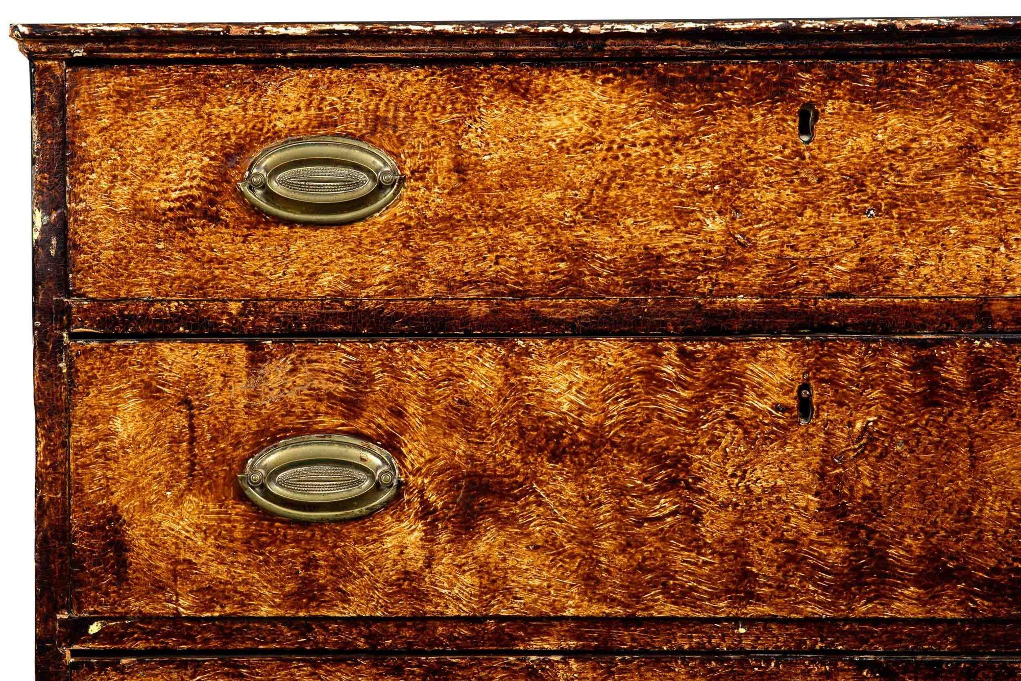 Englische antike glasierte englische Kommode mit drei Schubladen aus der Mitte des 19. Jahrhunderts im Angebot 5
