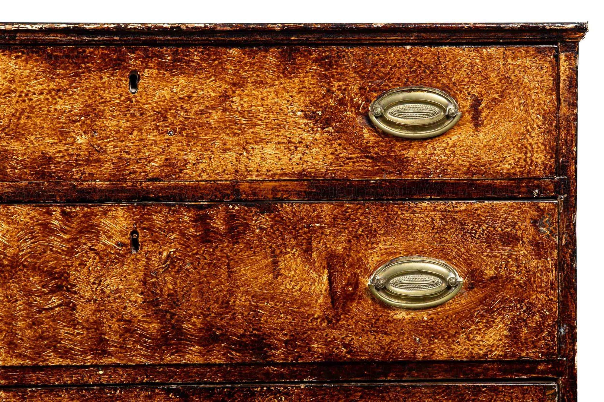 Englische antike glasierte englische Kommode mit drei Schubladen aus der Mitte des 19. Jahrhunderts im Angebot 6