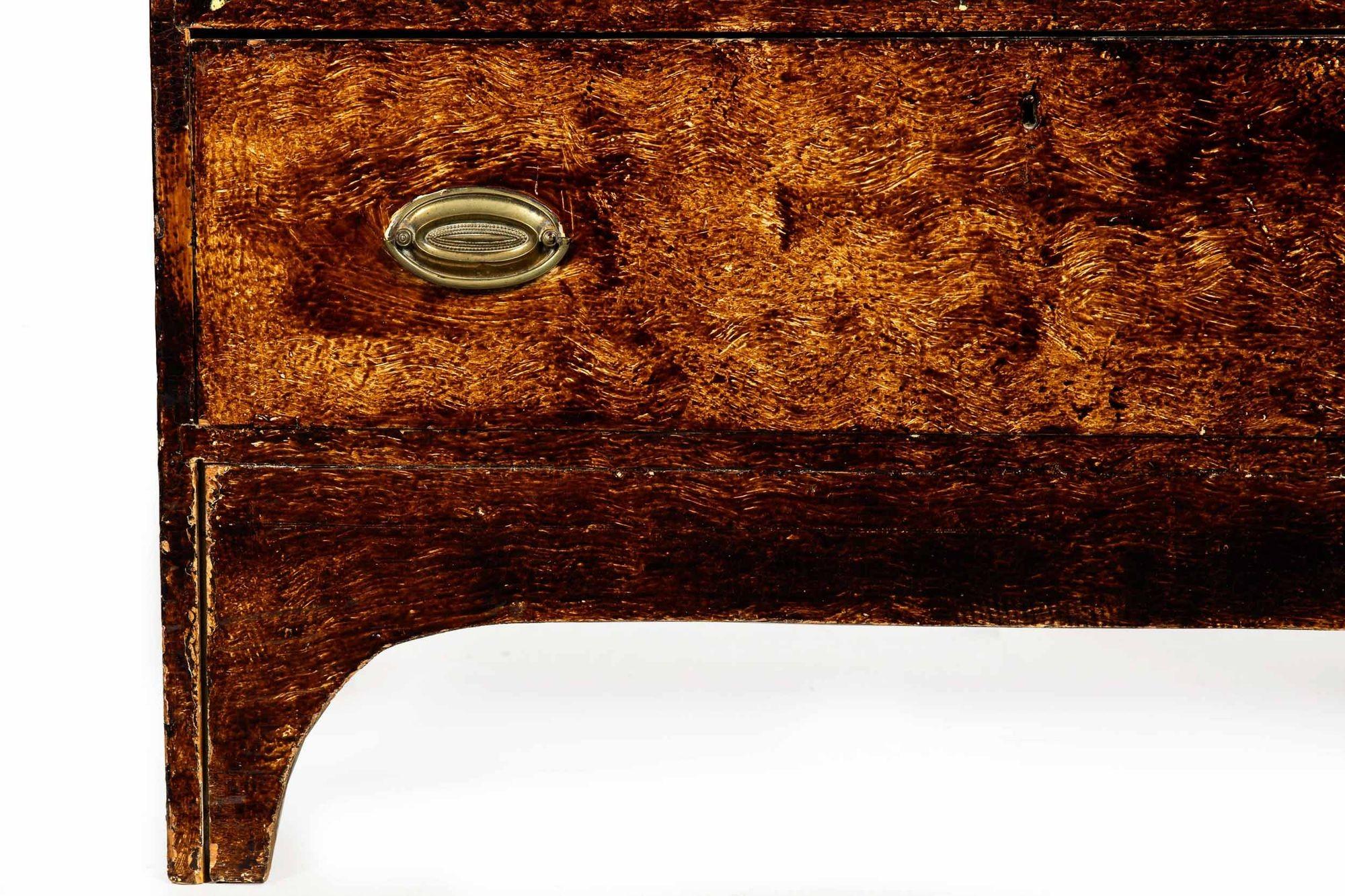 Englische antike glasierte englische Kommode mit drei Schubladen aus der Mitte des 19. Jahrhunderts im Angebot 7