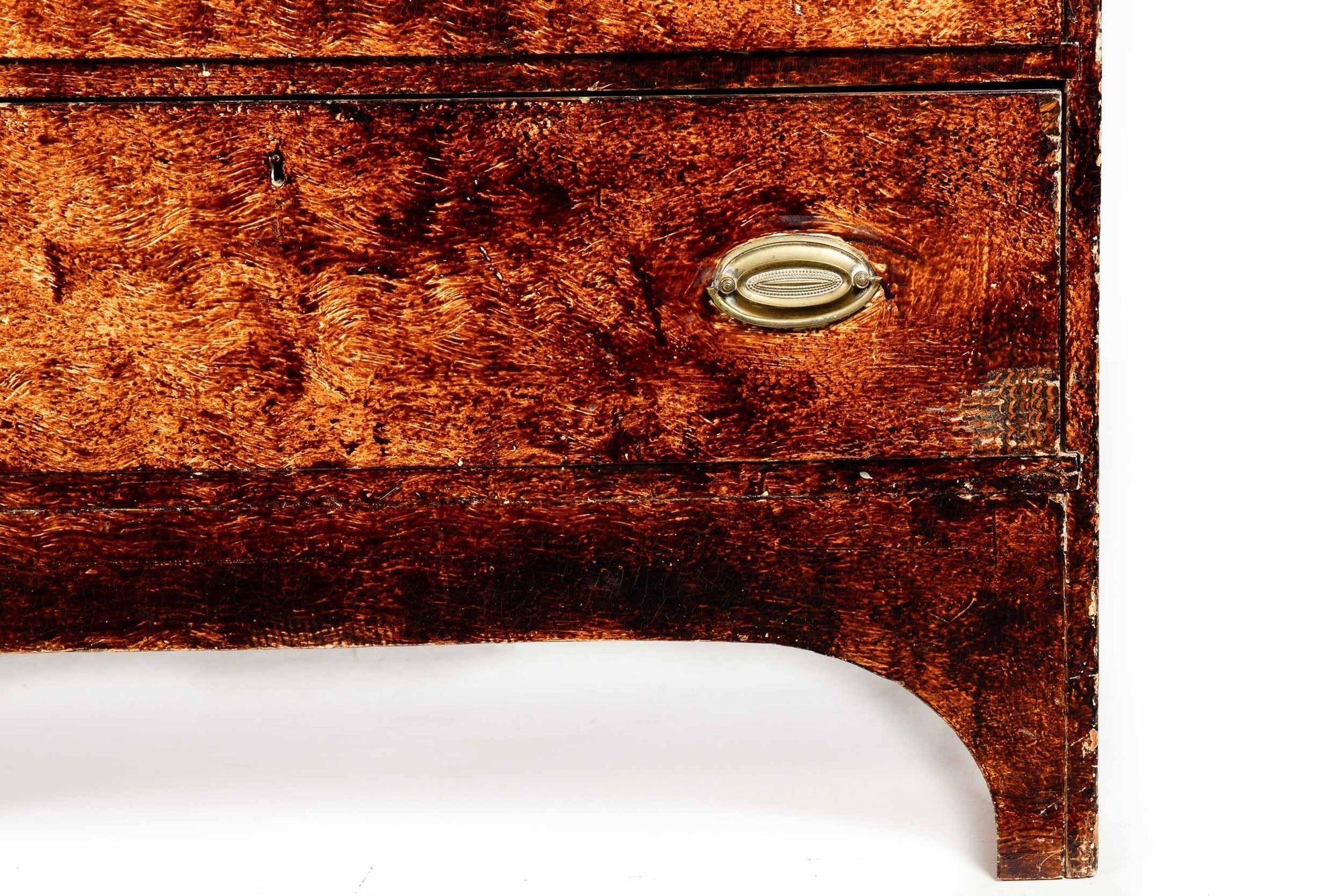 Englische antike glasierte englische Kommode mit drei Schubladen aus der Mitte des 19. Jahrhunderts im Angebot 8