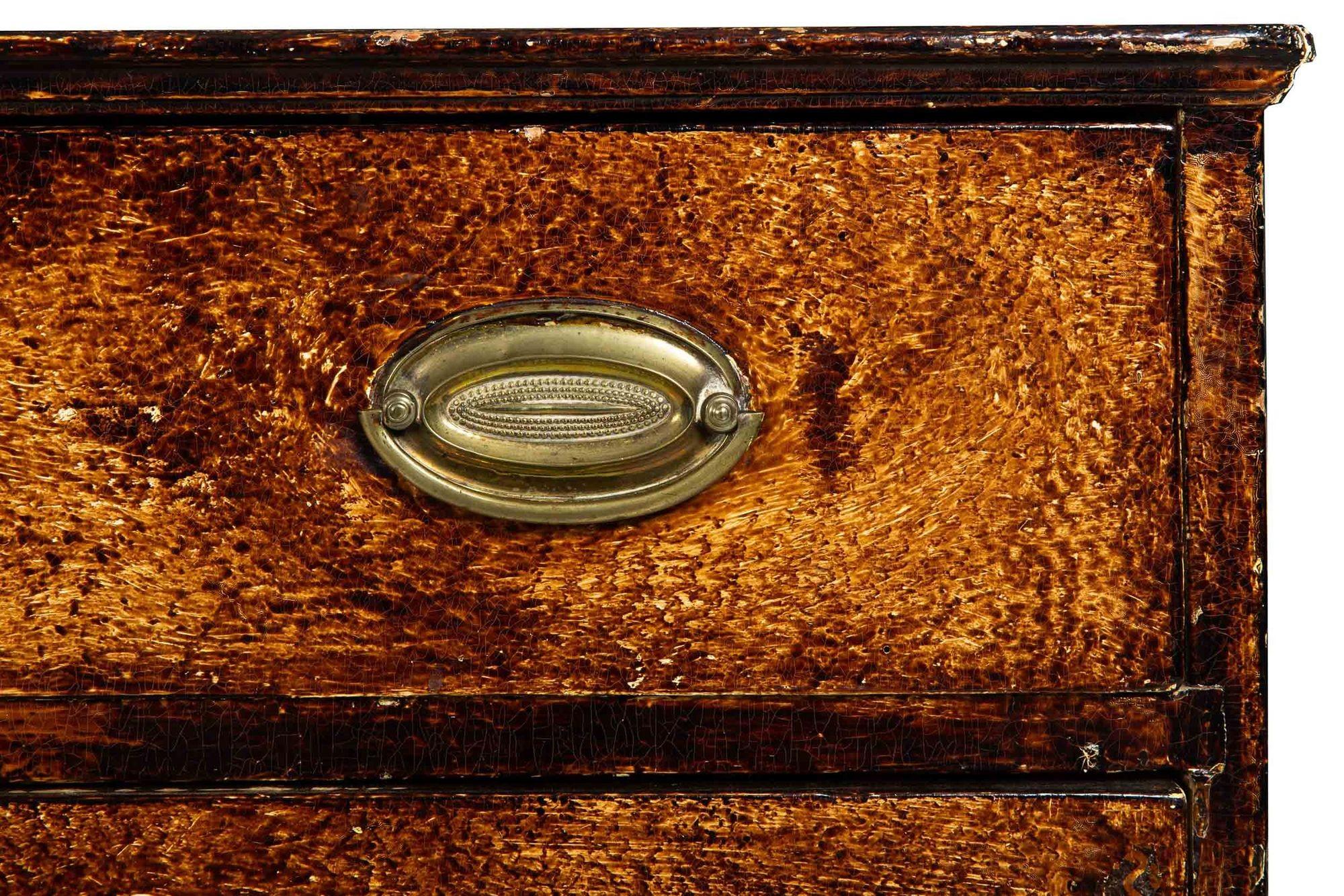 Commode anglaise ancienne à trois tiroirs émaillée du milieu du 19e siècle en vente 7