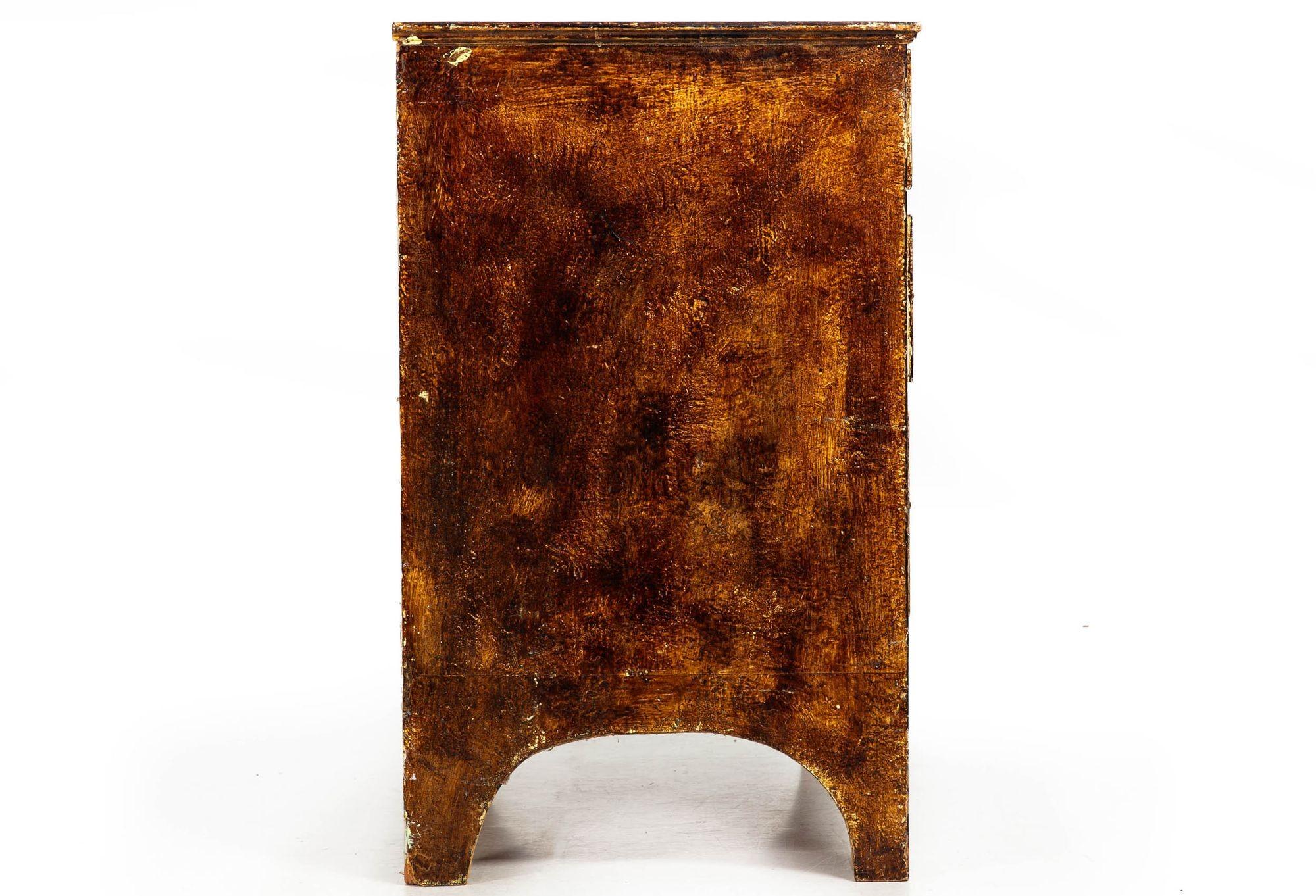 Englische antike glasierte englische Kommode mit drei Schubladen aus der Mitte des 19. Jahrhunderts im Zustand „Gut“ im Angebot in Shippensburg, PA