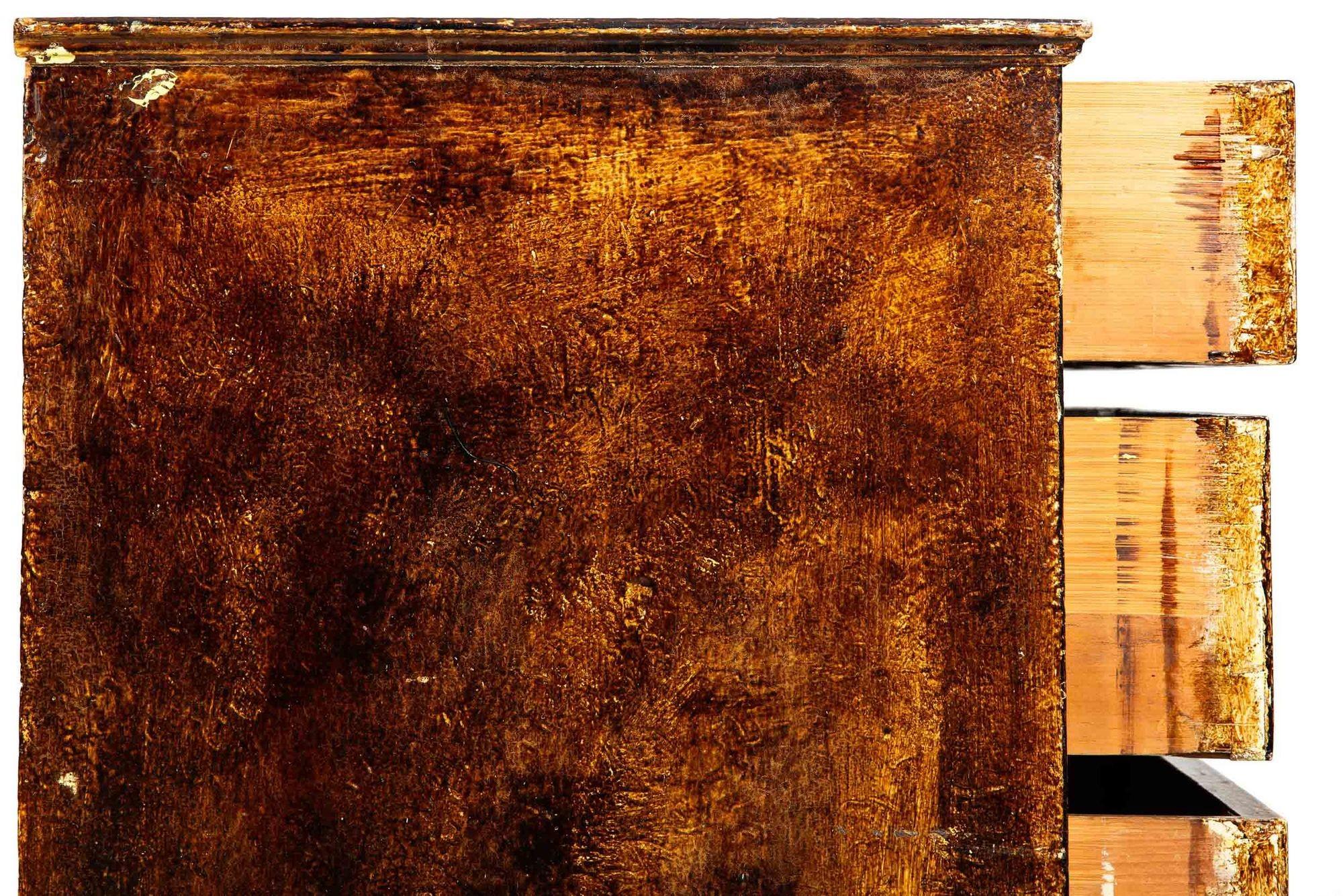 Commode anglaise ancienne à trois tiroirs émaillée du milieu du 19e siècle Bon état - En vente à Shippensburg, PA