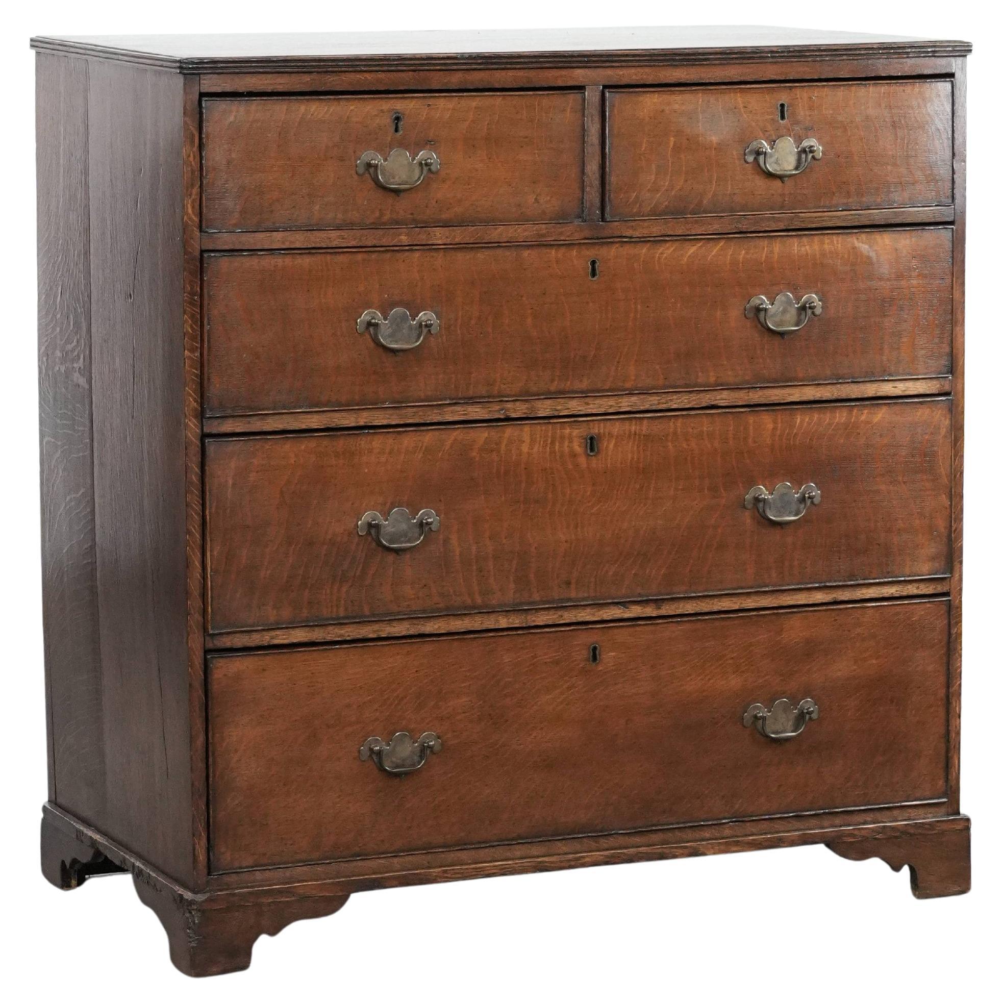 Englische antike Kommode aus Eiche aus dem späten 18. Jahrhundert