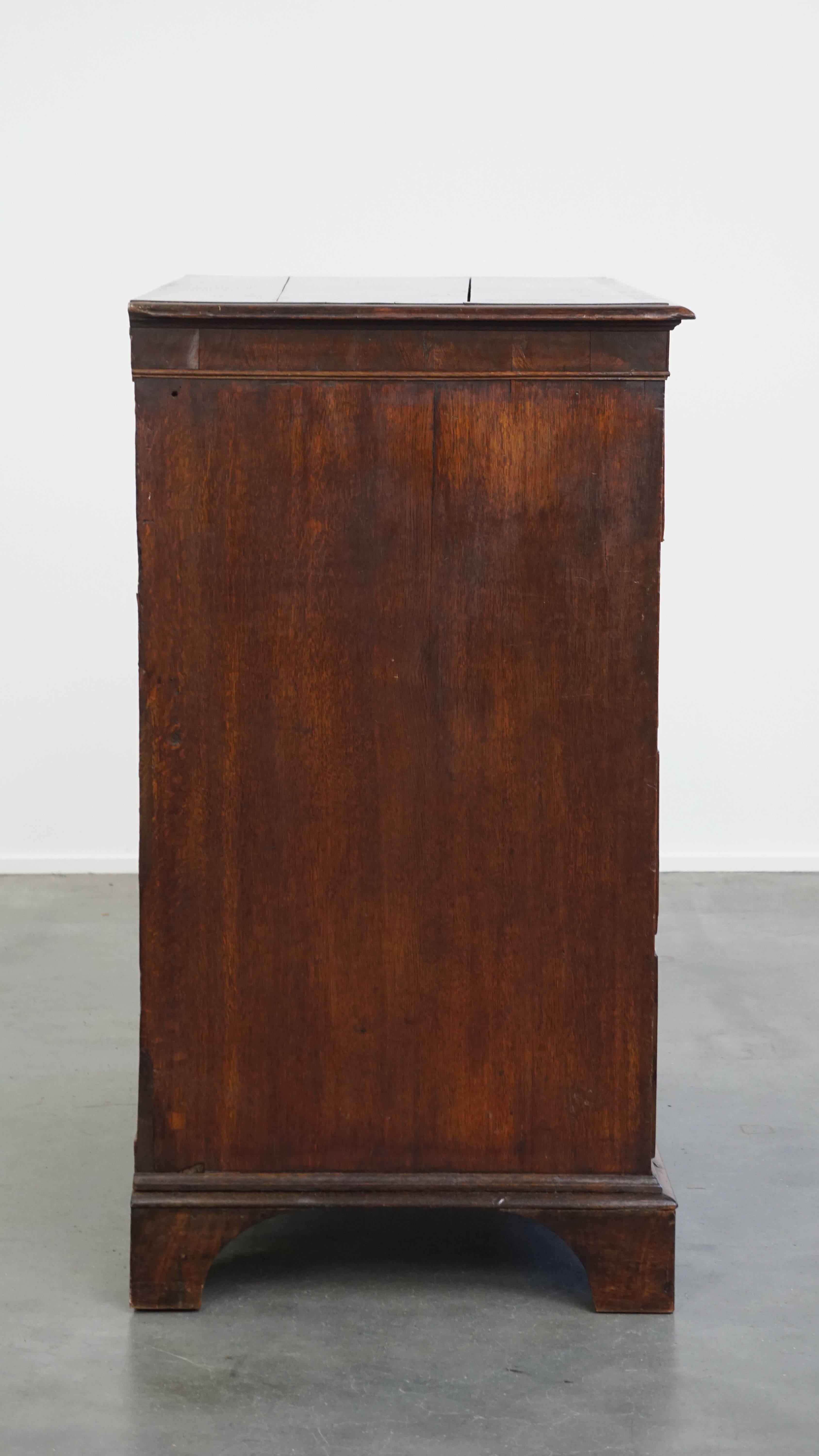 English antique oak chest of drawers with 5 drawers from the 18th century For Sale 3