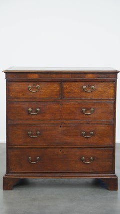 English antique oak chest of drawers with 5 drawers from the 18th century