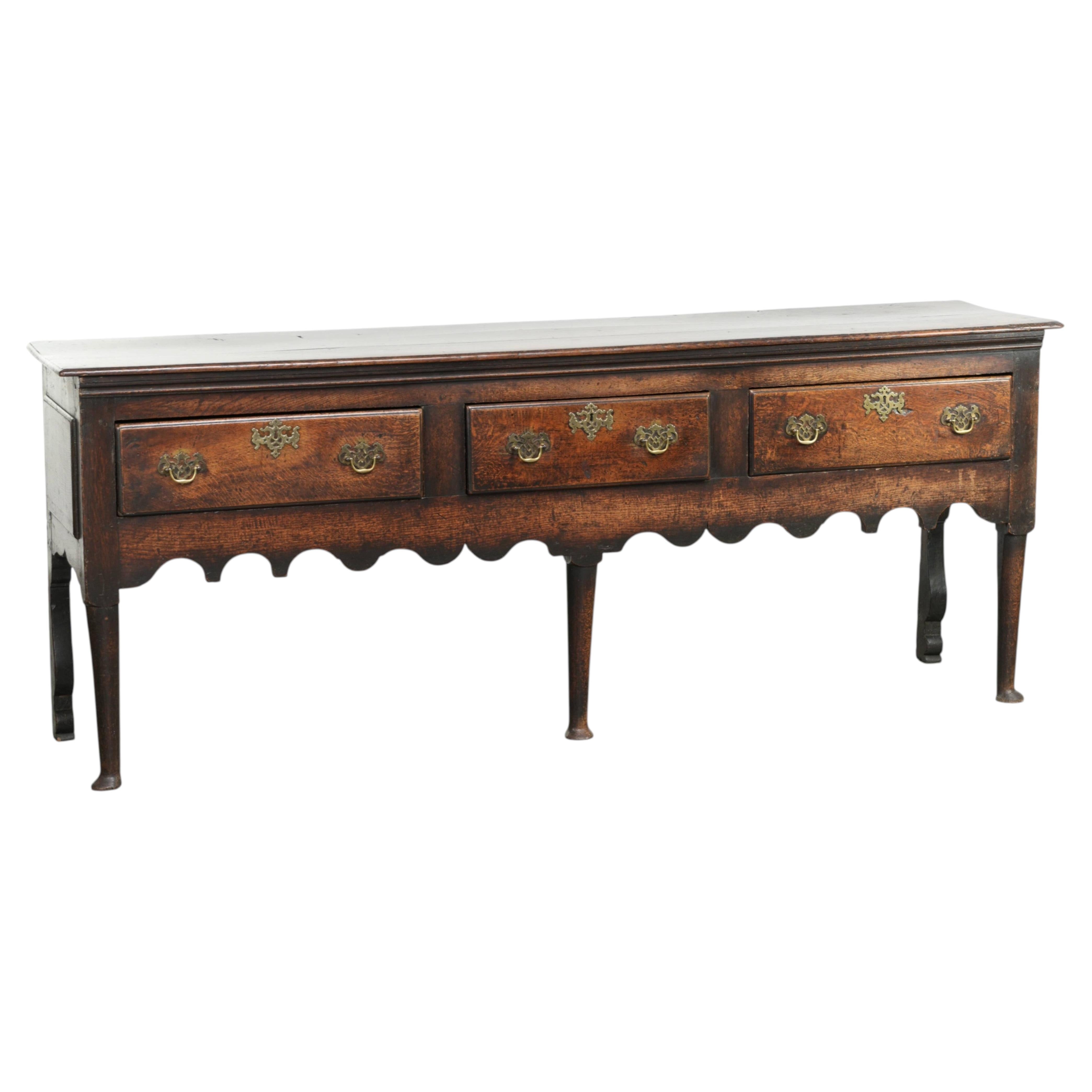 English antique oak sideboard with 3 drawers from the early 18th century