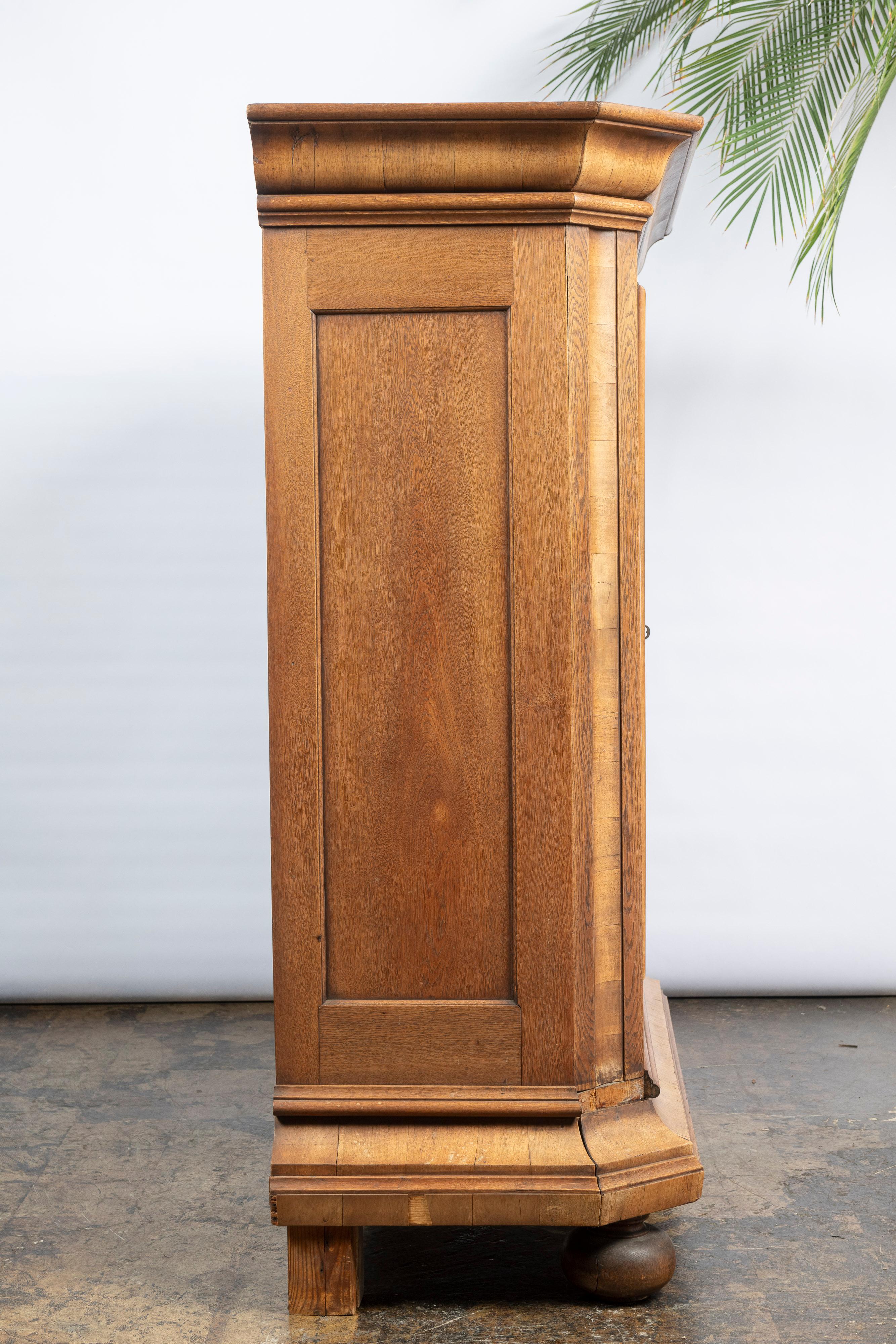 English Antique Oak Wardrobe with Corrugated Wood Doors, Shelves and Key In Good Condition For Sale In San Francisco, CA