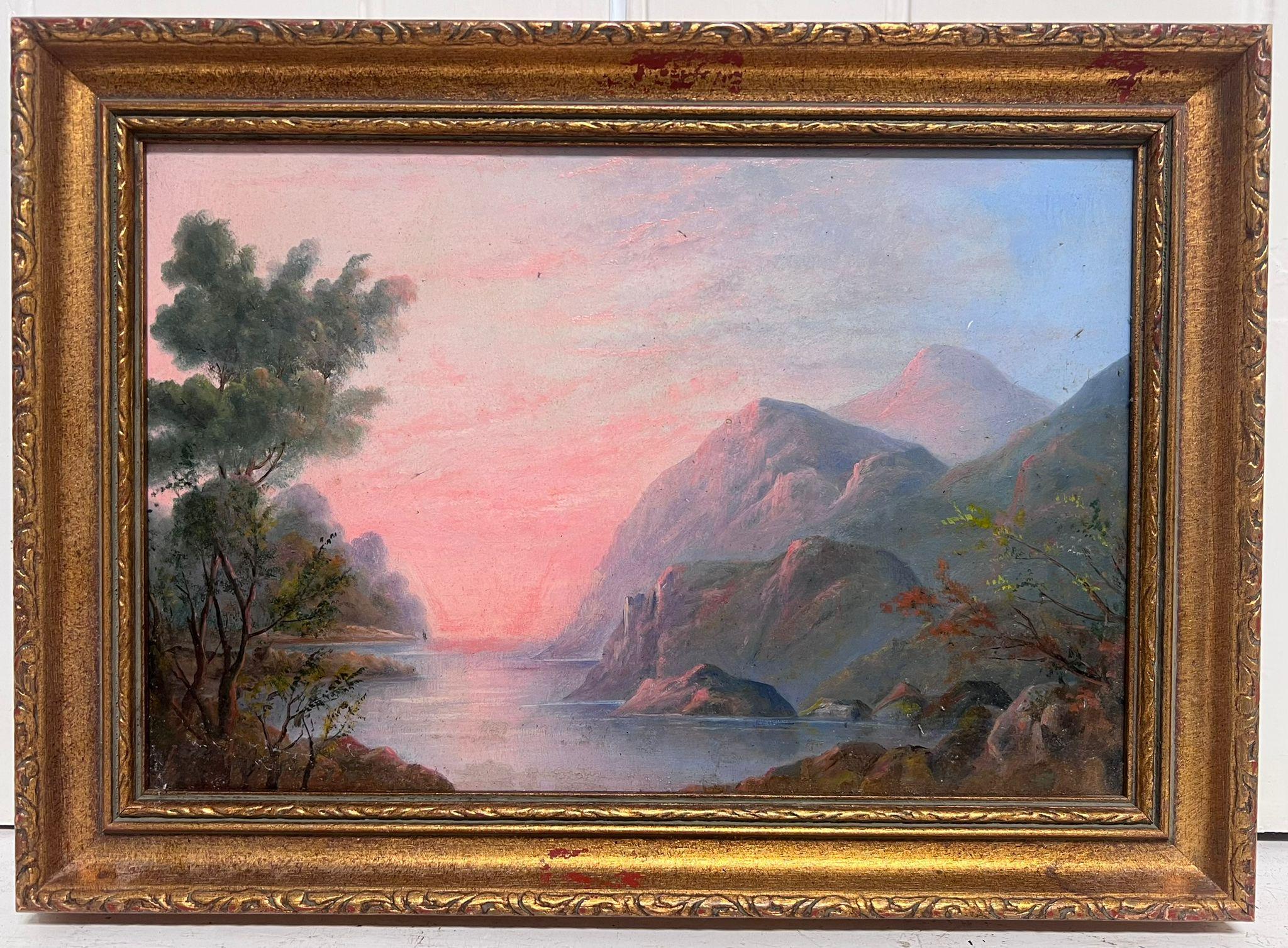 Englisches Ölgemälde, Rosa Sonnenuntergang über See, Landschaft, Hügel, Mitte des 19. Jahrhunderts – Painting von English Antique Oil 