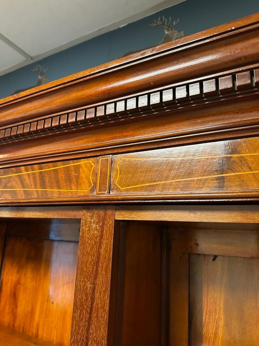 Late 19th Century English Antique open bookcase For Sale