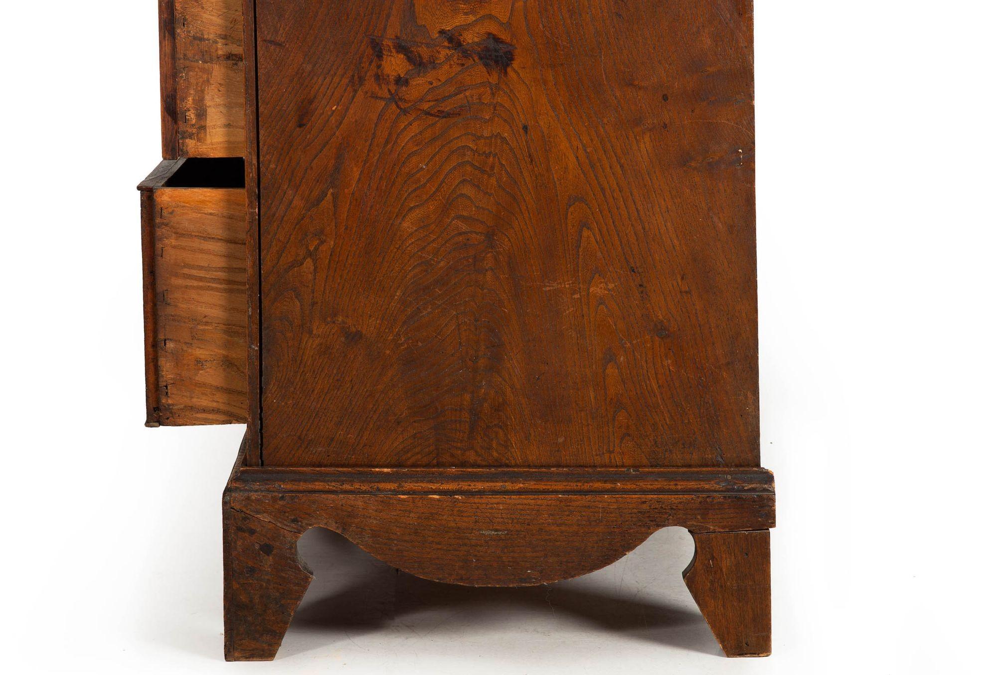 Commode anglaise ancienne en orme patinée, début du 19ème siècle 3