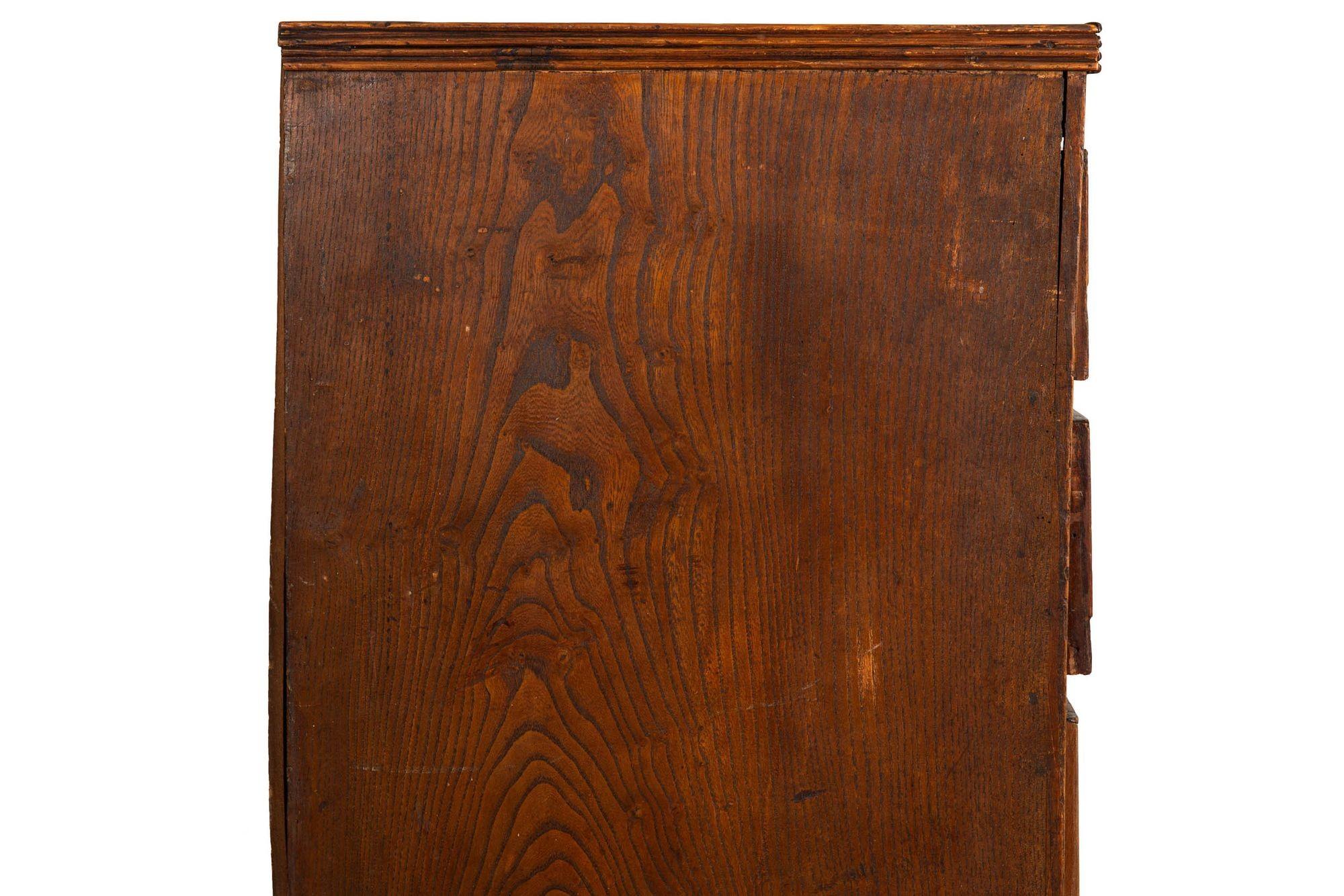 English Antique Patinated Worn Elm Chest of Drawers, Early 19th Century For Sale 6