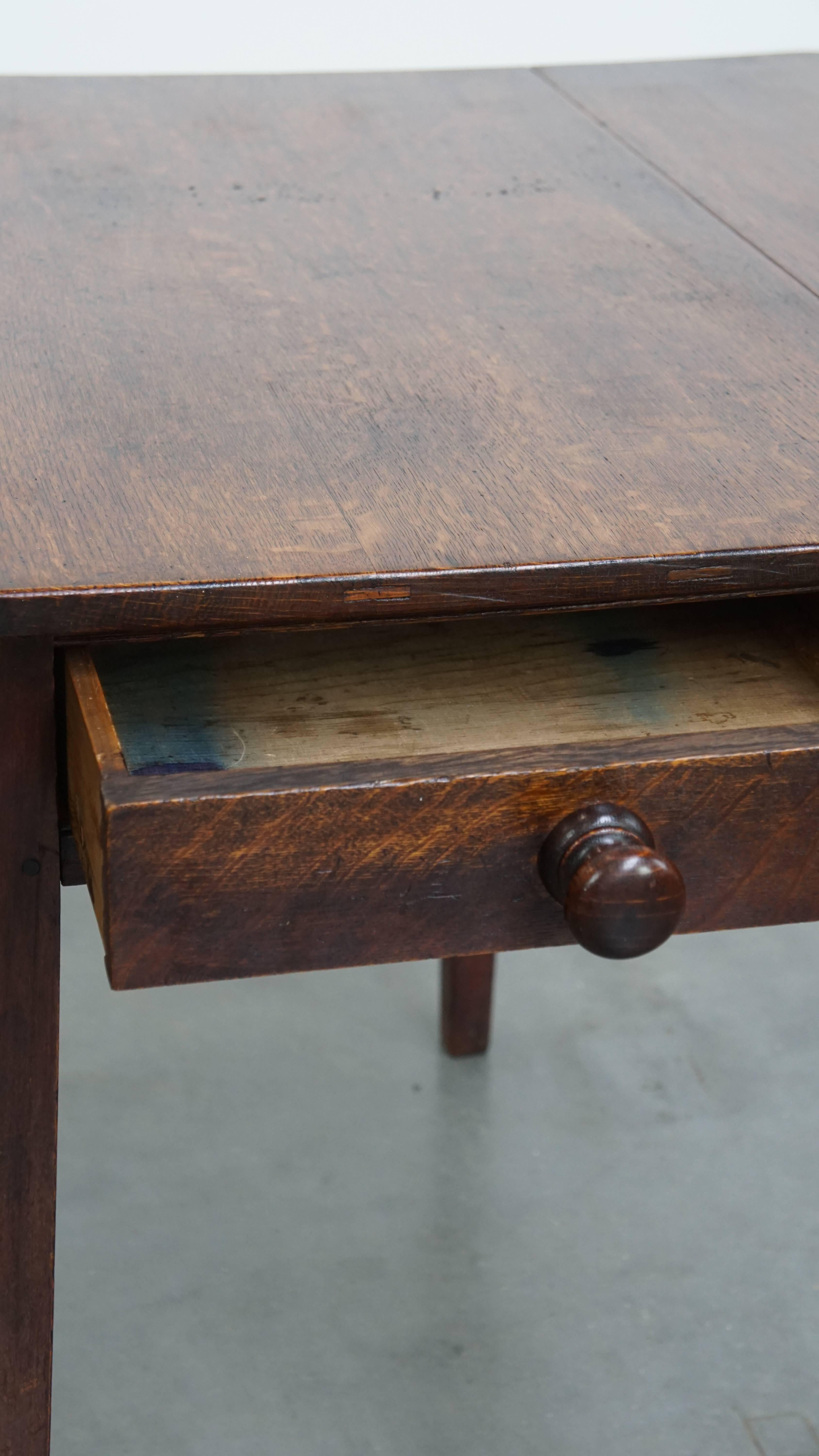 English Antique Pembroke / Side Table in Oak from the Early 19th Century For Sale 4