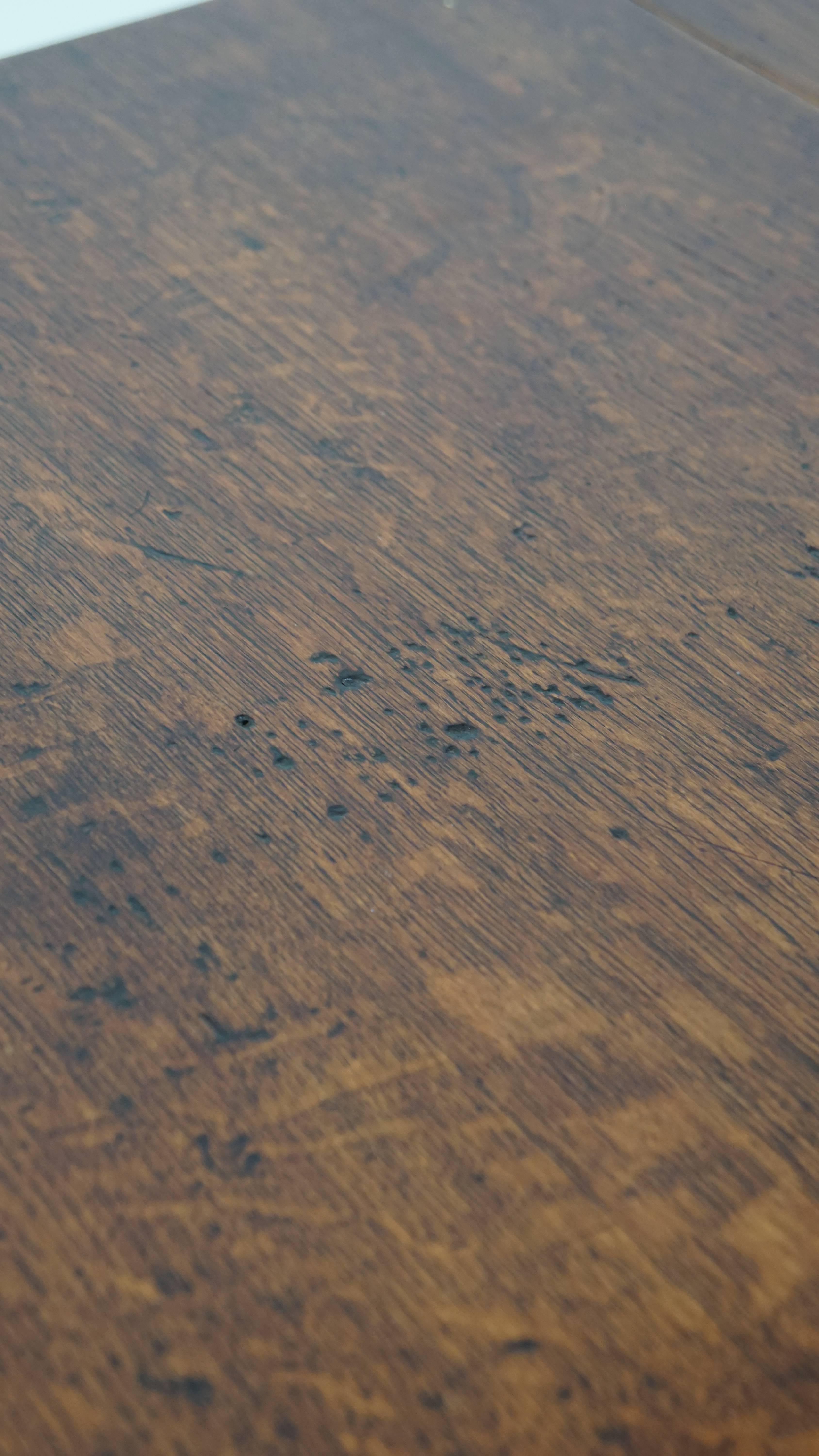 English Antique Pembroke / Side Table in Oak from the Early 19th Century For Sale 8