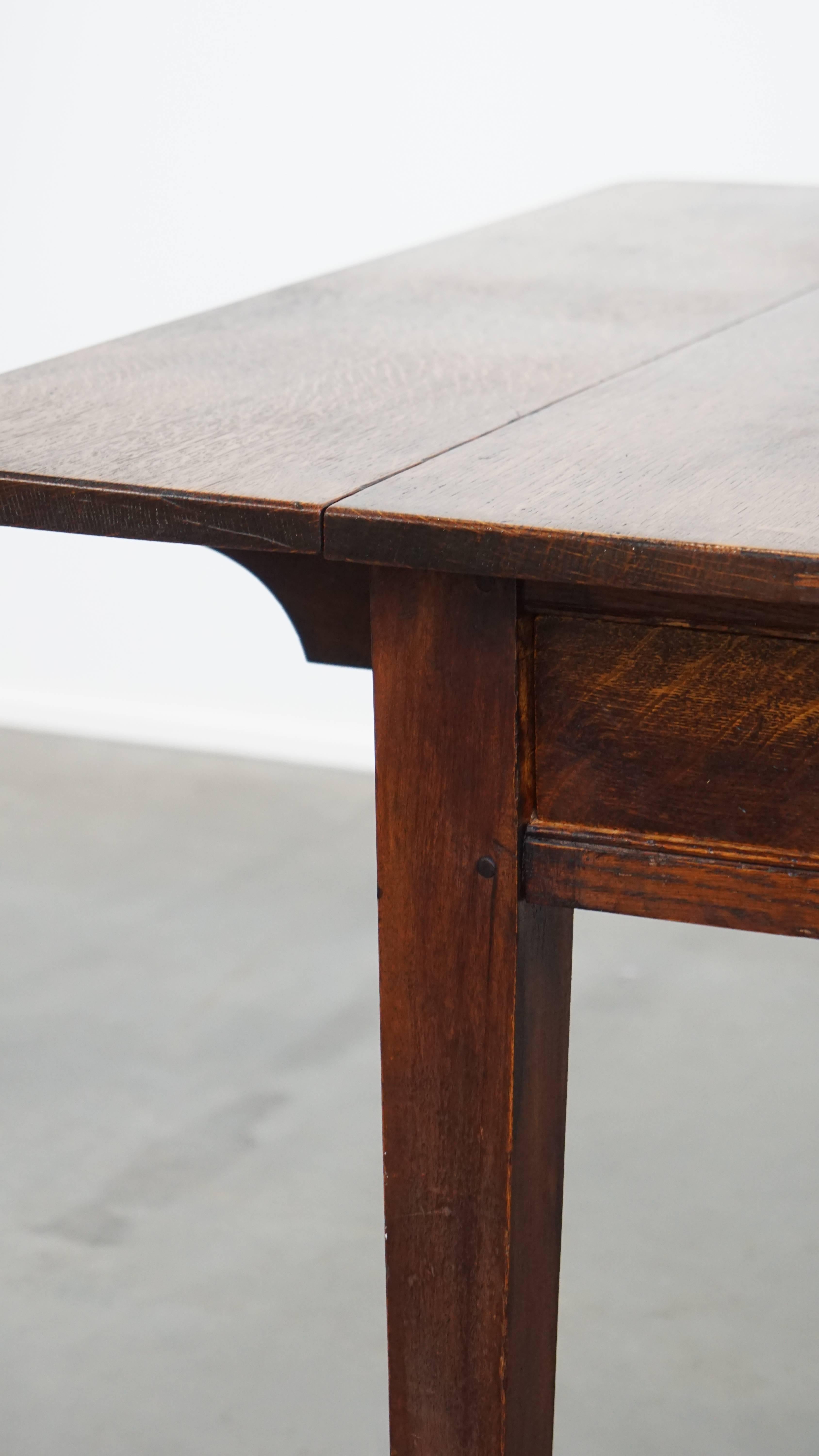English Antique Pembroke / Side Table in Oak from the Early 19th Century For Sale 11