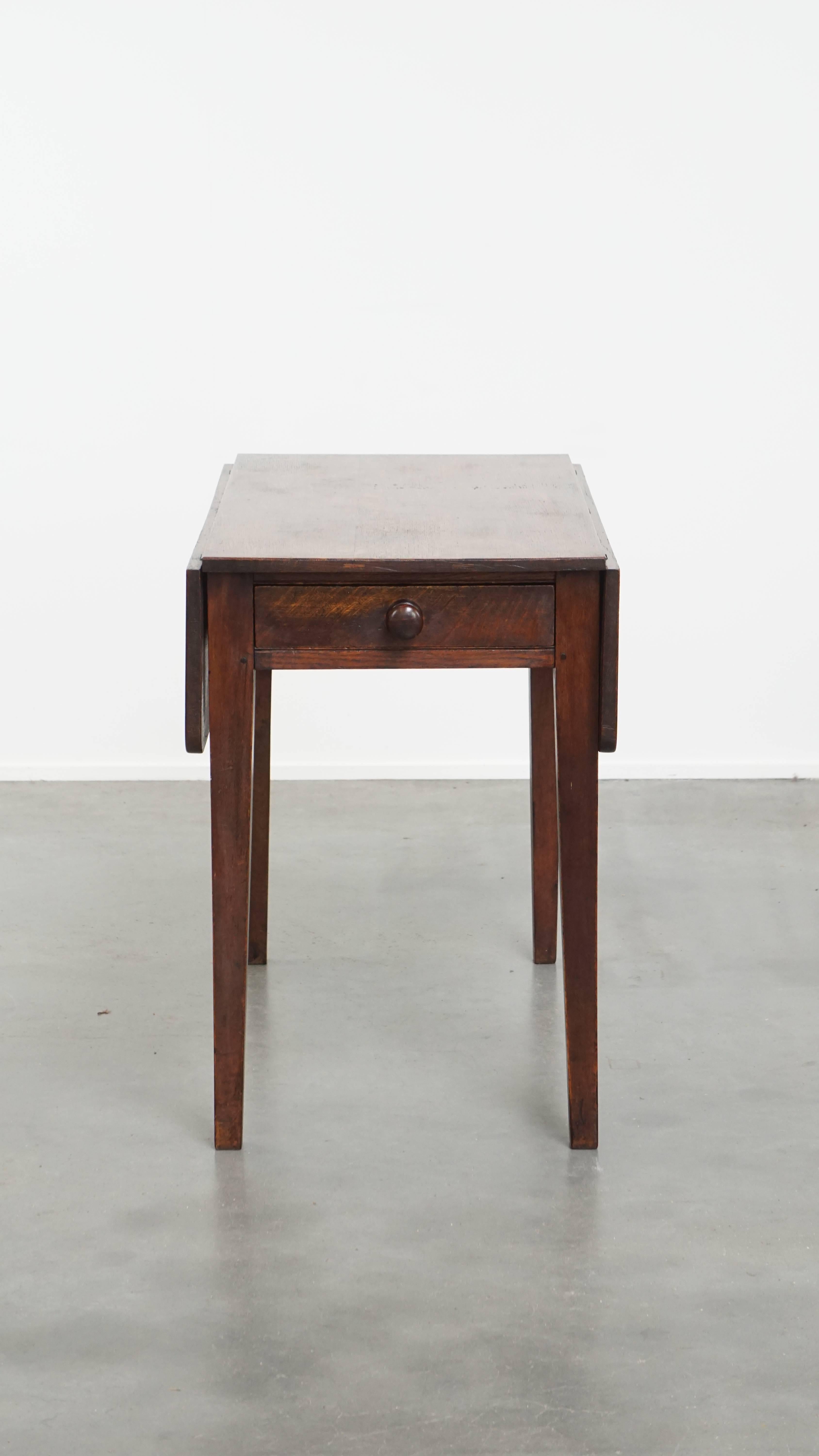 English Antique Pembroke / Side Table in Oak from the Early 19th Century For Sale 1