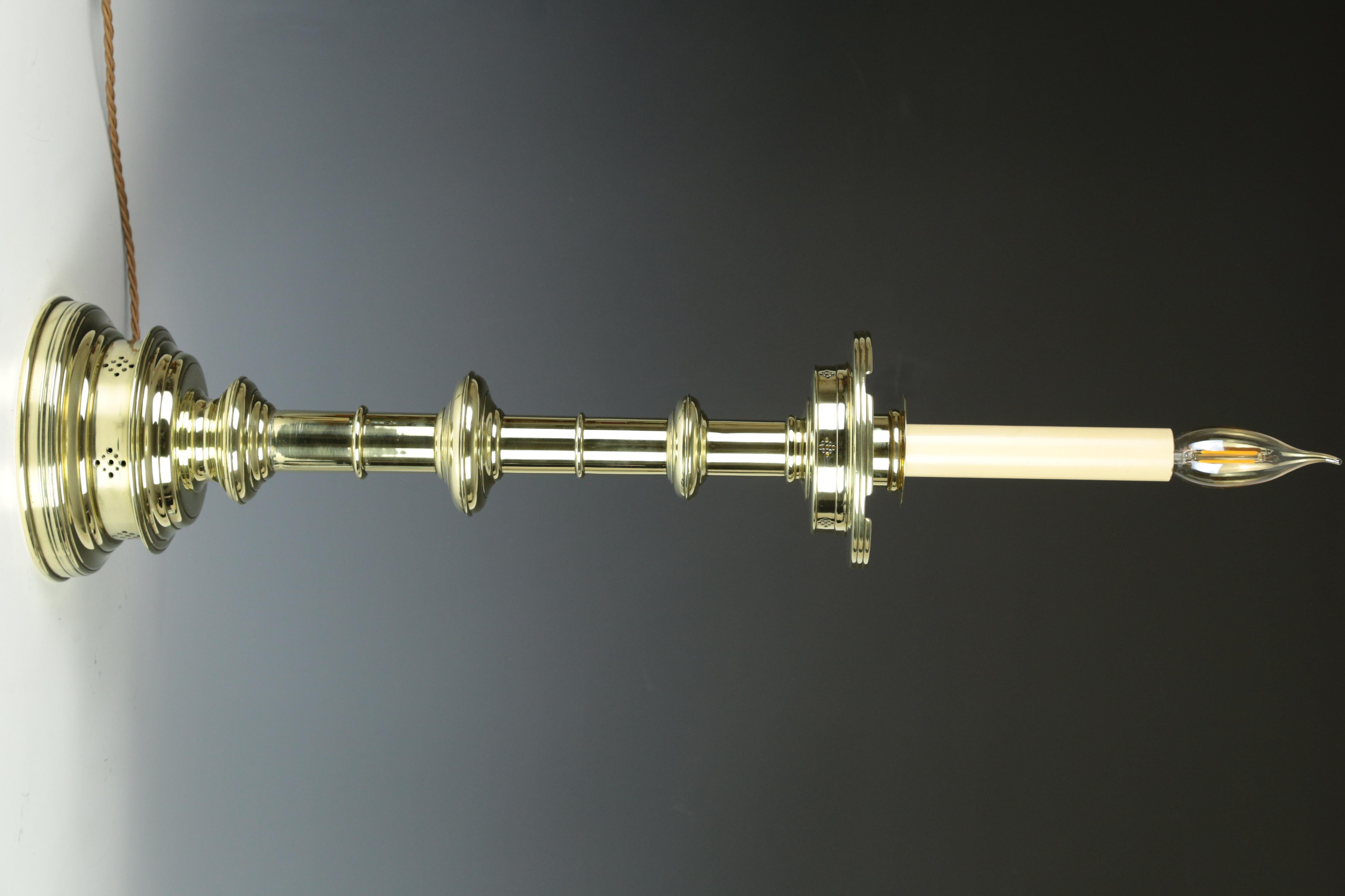 English Antique Pierced Brass Gothic Castellated Candlestick Table Lamp

This English pierced brass castellated candlestick table lamp, crafted in the 19th century, showcases intricate pierced brass detailing. The castellated design, reminiscent of