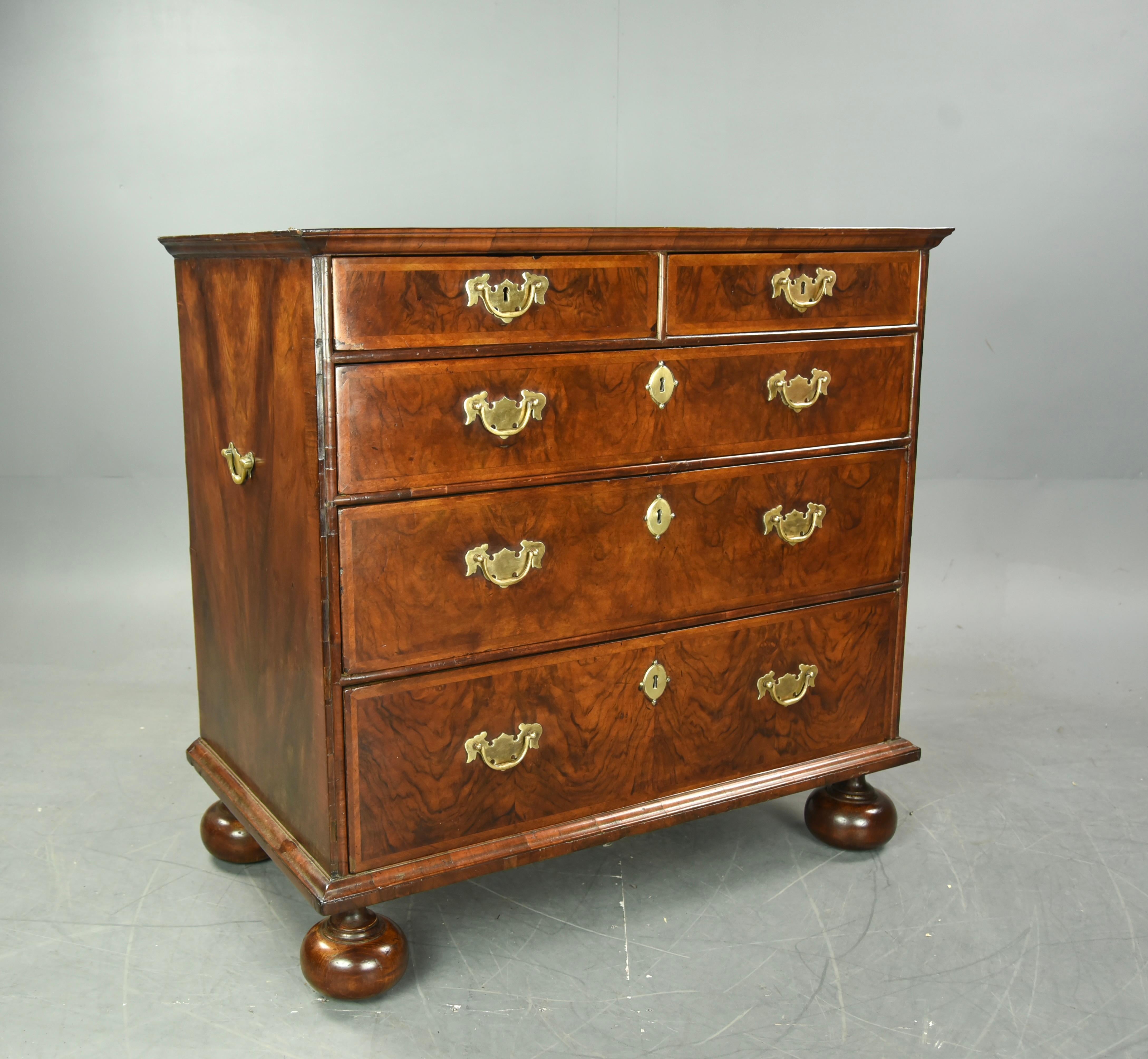 English Antique Queen Anne Walnut Chest of Drawers  In Good Condition In Chelmsford, GB