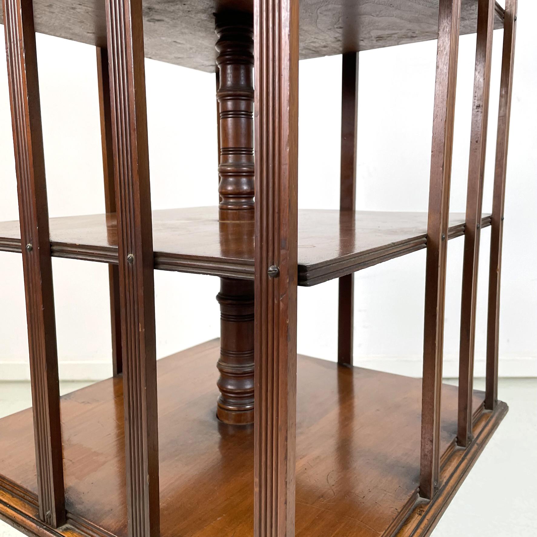 English antique Revolving bookcase in solid wood, 1920s For Sale 3