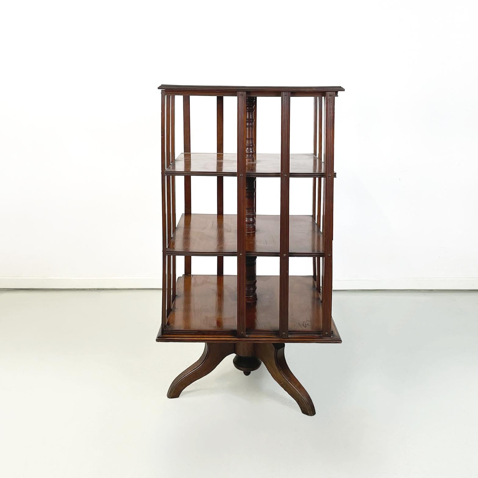 English antique Revolving bookcase in solid wood, 1920s
Elegant and vintage revolving bookcase with square base, entirely in solid wood. The turned central structure is the pivot of the bookcase. The 3 shelves are joined by a series of wooden strips