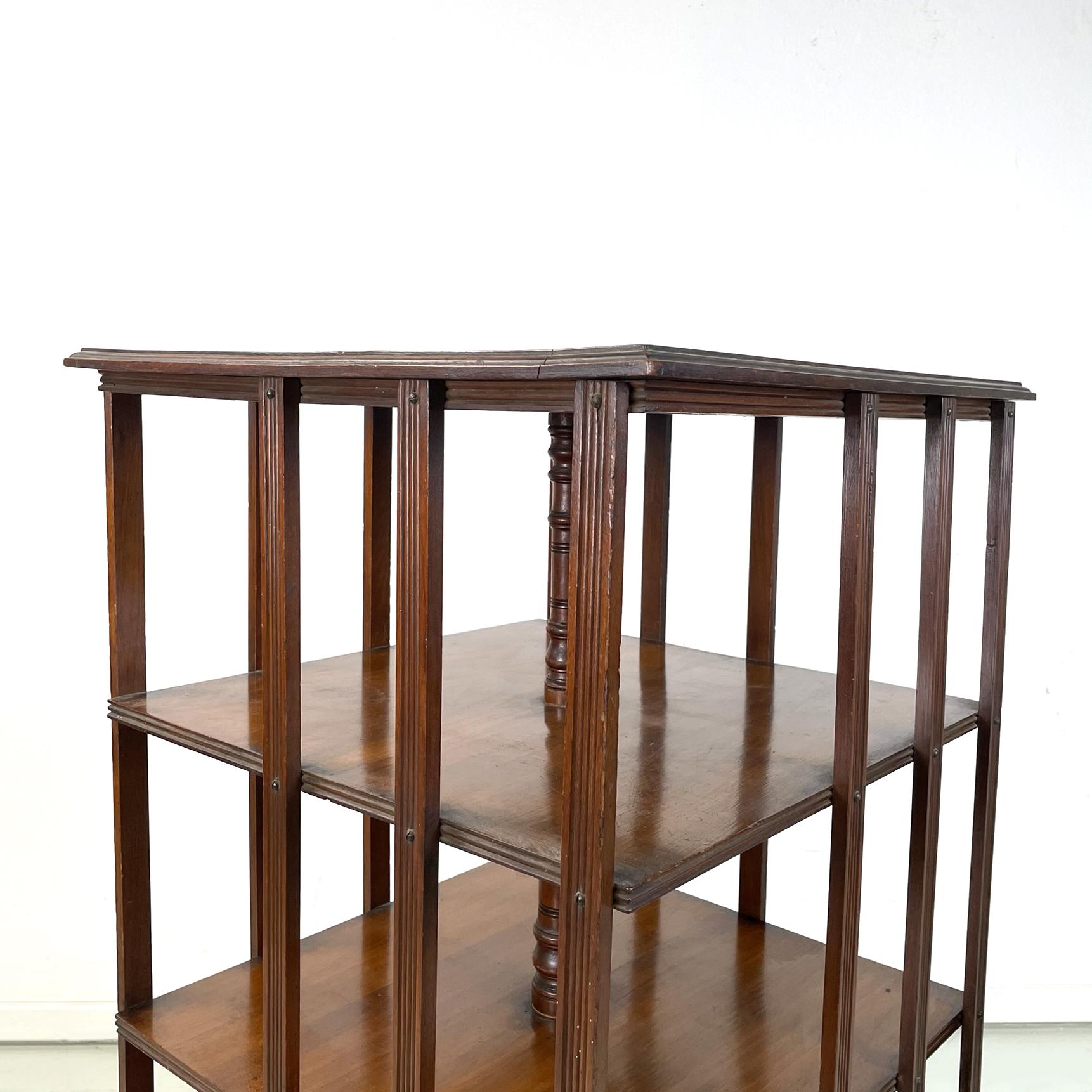 English antique Revolving bookcase in solid wood, 1920s In Fair Condition For Sale In MIlano, IT