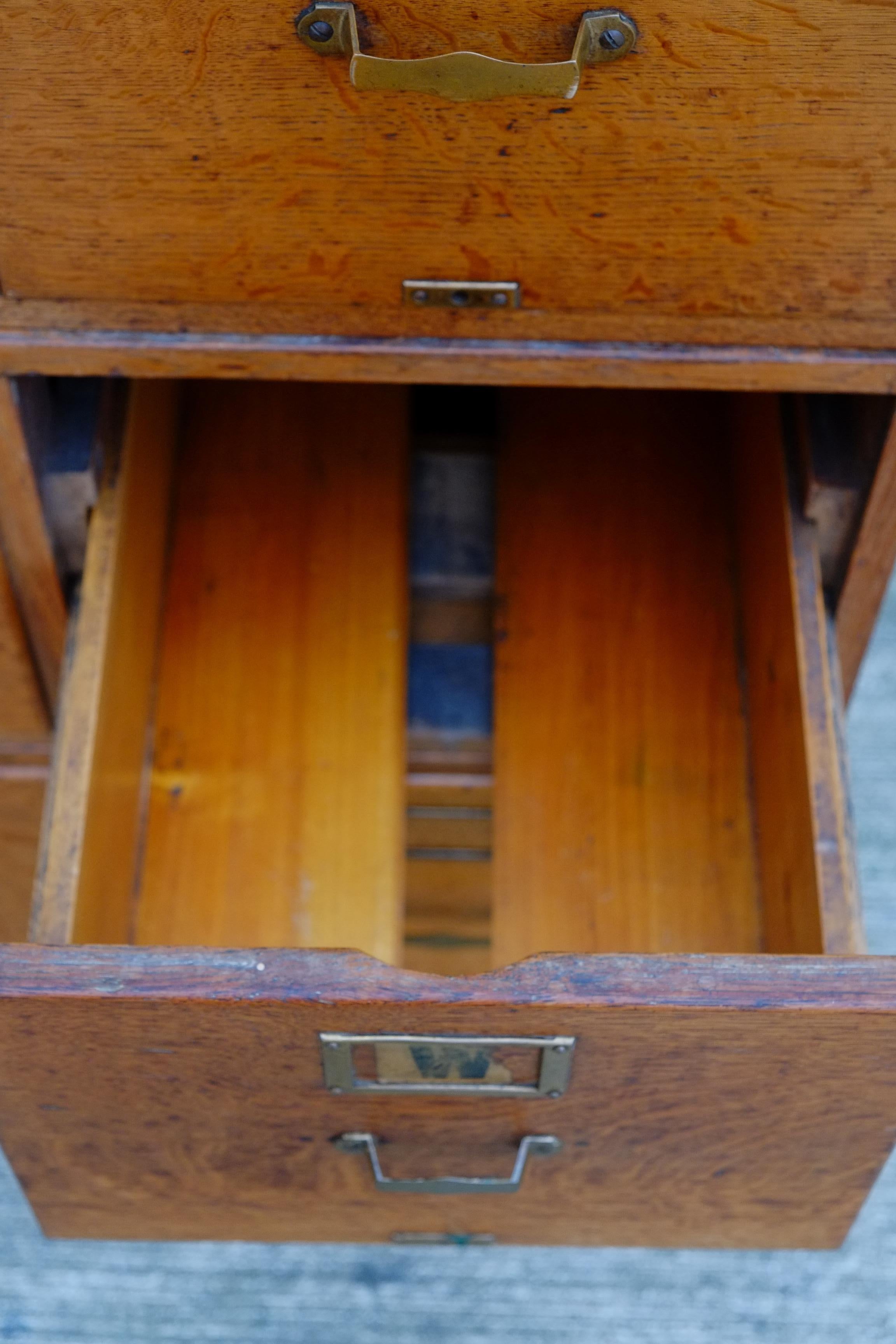 English Antique Shop Haberdashery Schubladen Kommode in OAK im Angebot 4