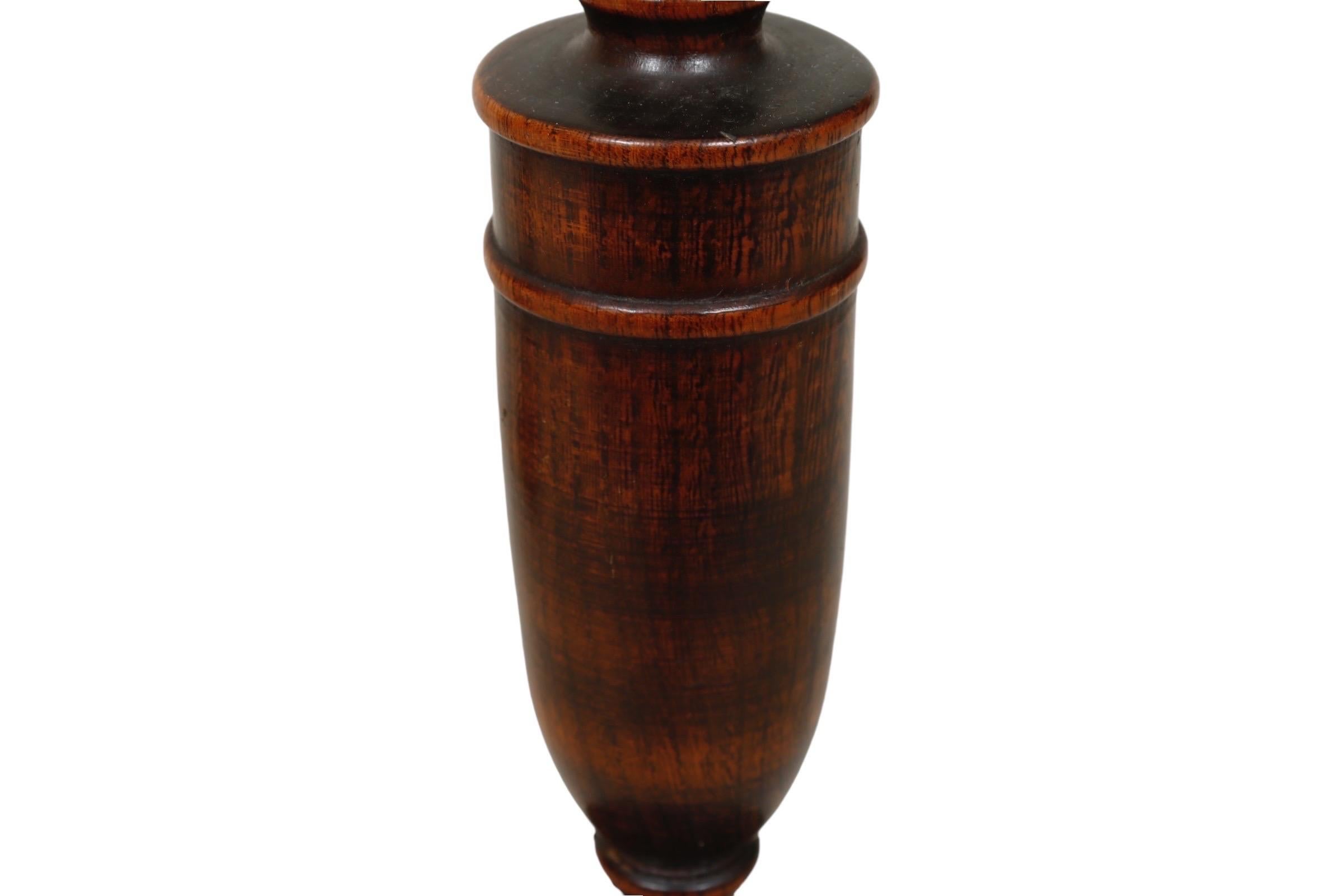 English Antique Silver & Oak Kerzenständer - ein Paar im Zustand „Gut“ im Angebot in Bradenton, FL