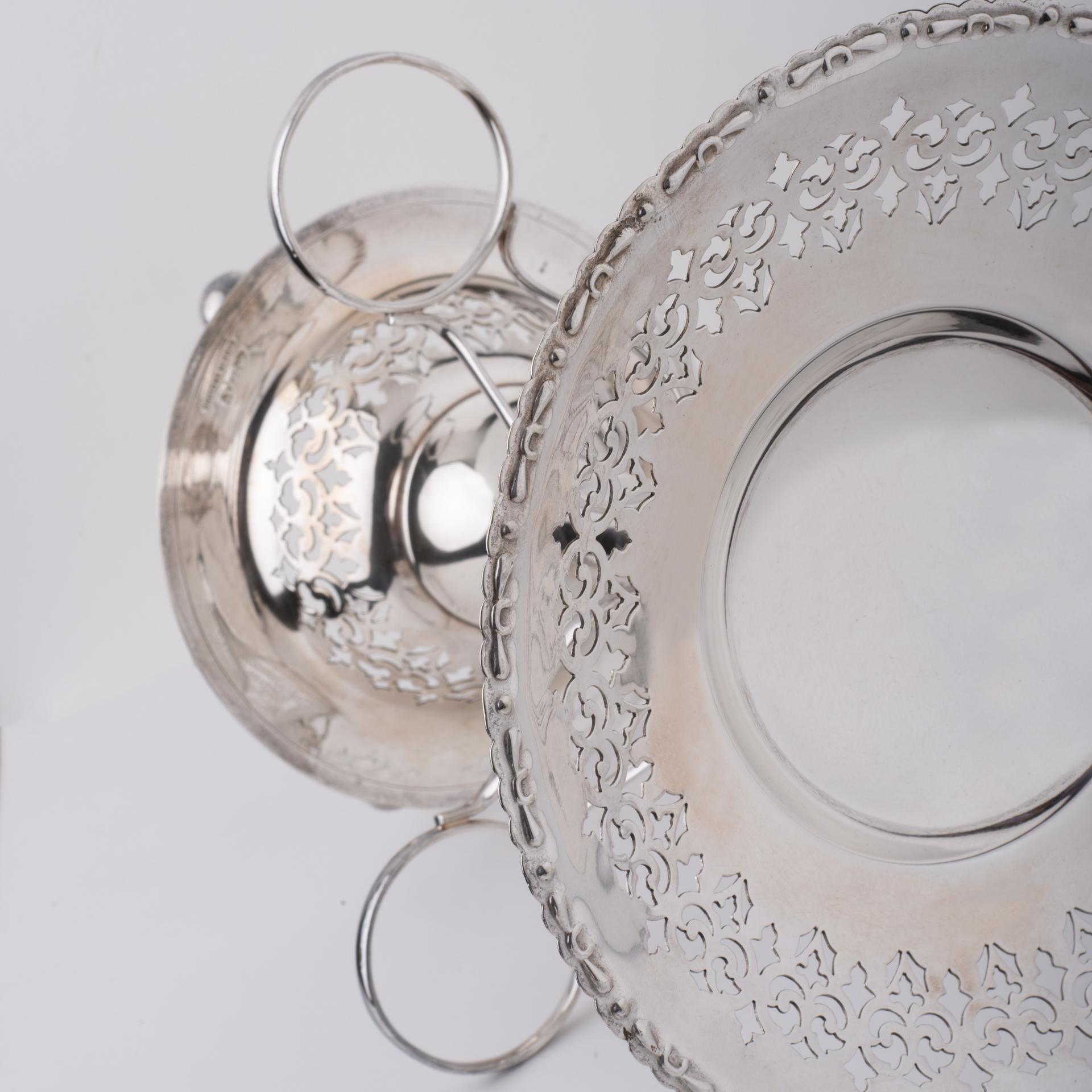 English Antique Silver Plate Epergne  In Excellent Condition For Sale In Alessandria, Piemonte