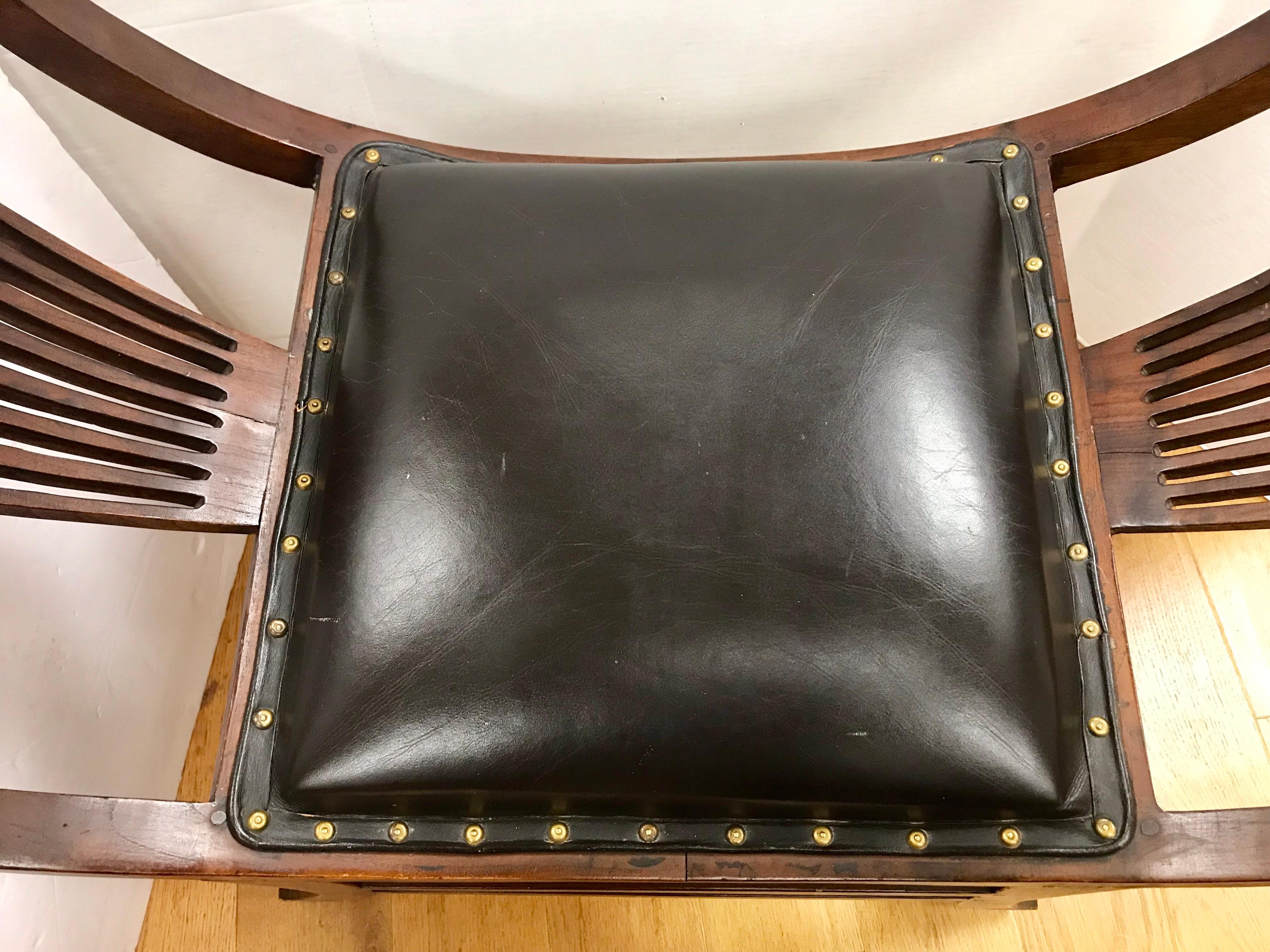 English Antique Slatted Leather Bench Stool Foot Stool Ottoman In Good Condition In West Hartford, CT