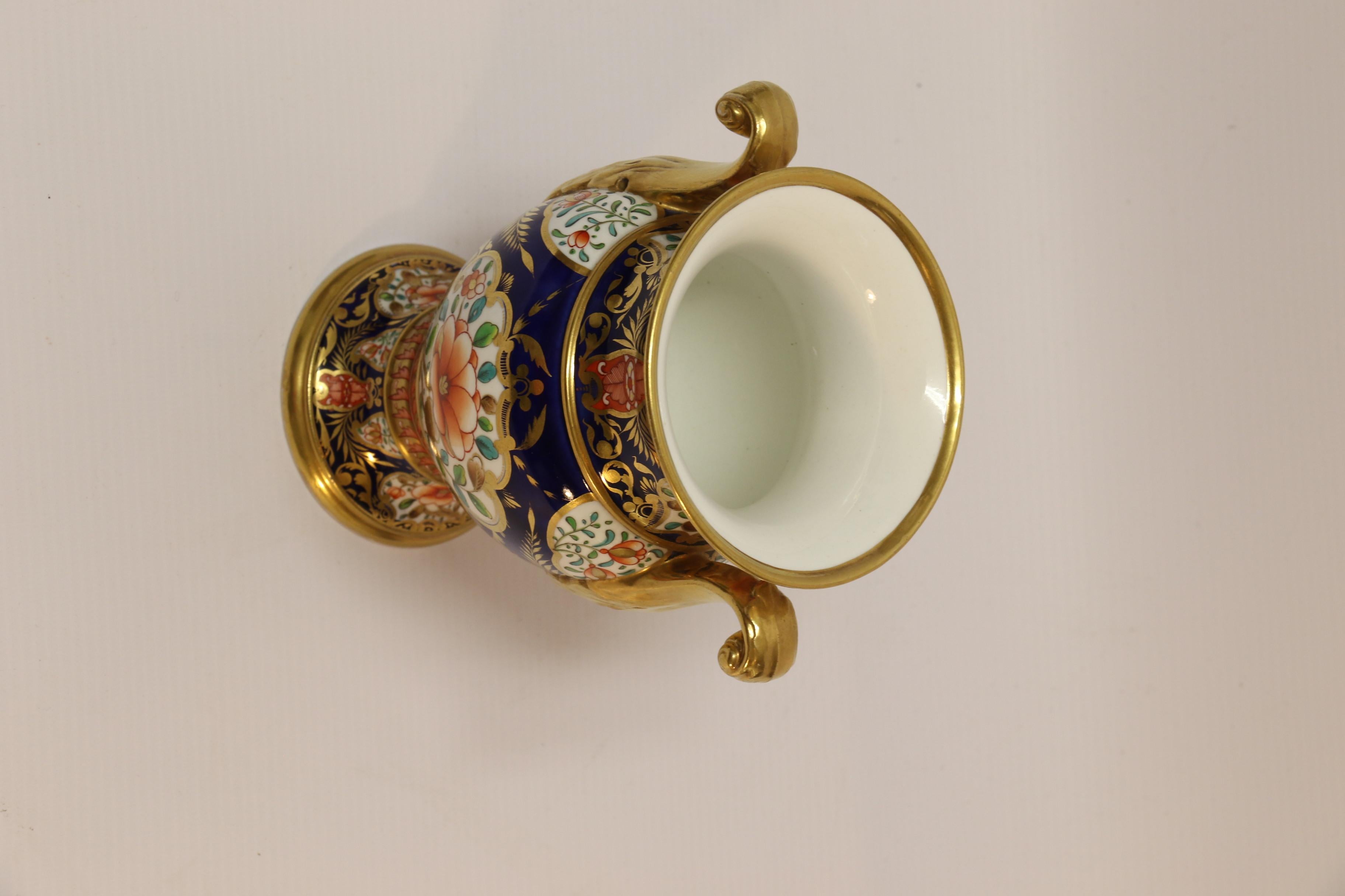 English Antique Spode Porcelain Vase with Hand Painted Imari Style Pattern im Angebot 7