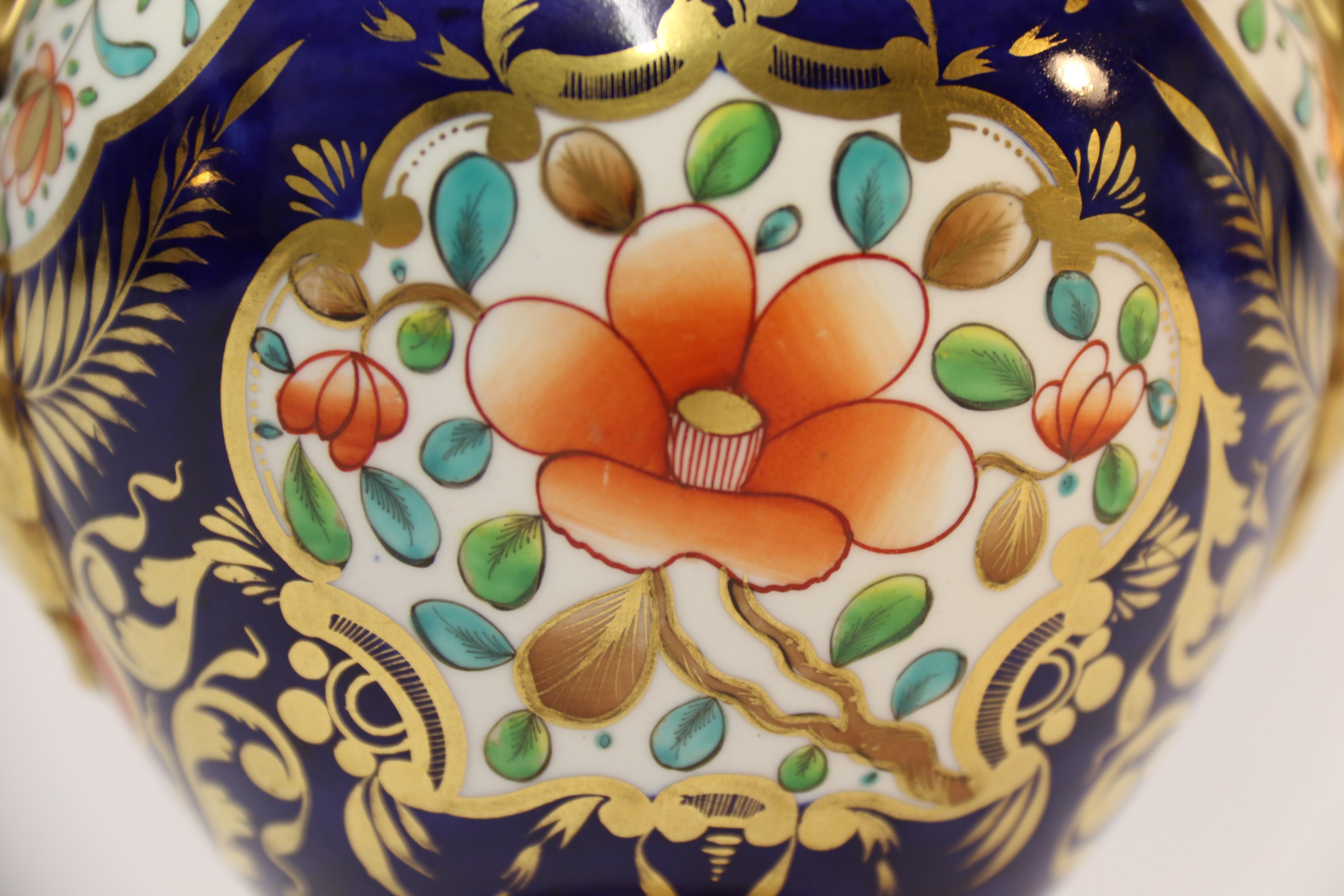 English Antique Spode Porcelain Vase with Hand Painted Imari Style Pattern (Handbemalt) im Angebot