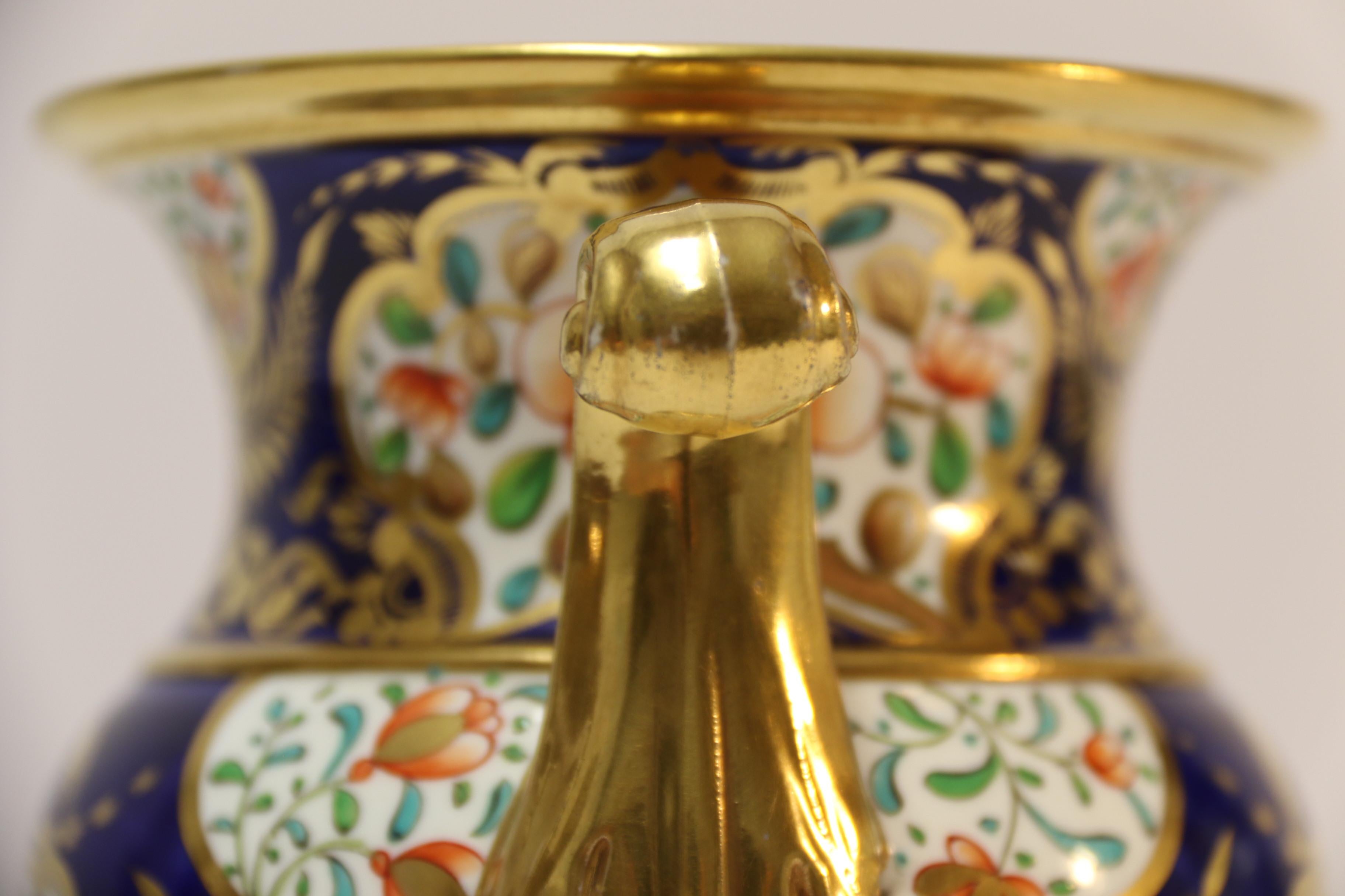 English Antique Spode Porcelain Vase with Hand Painted Imari Style Pattern (Porzellan) im Angebot