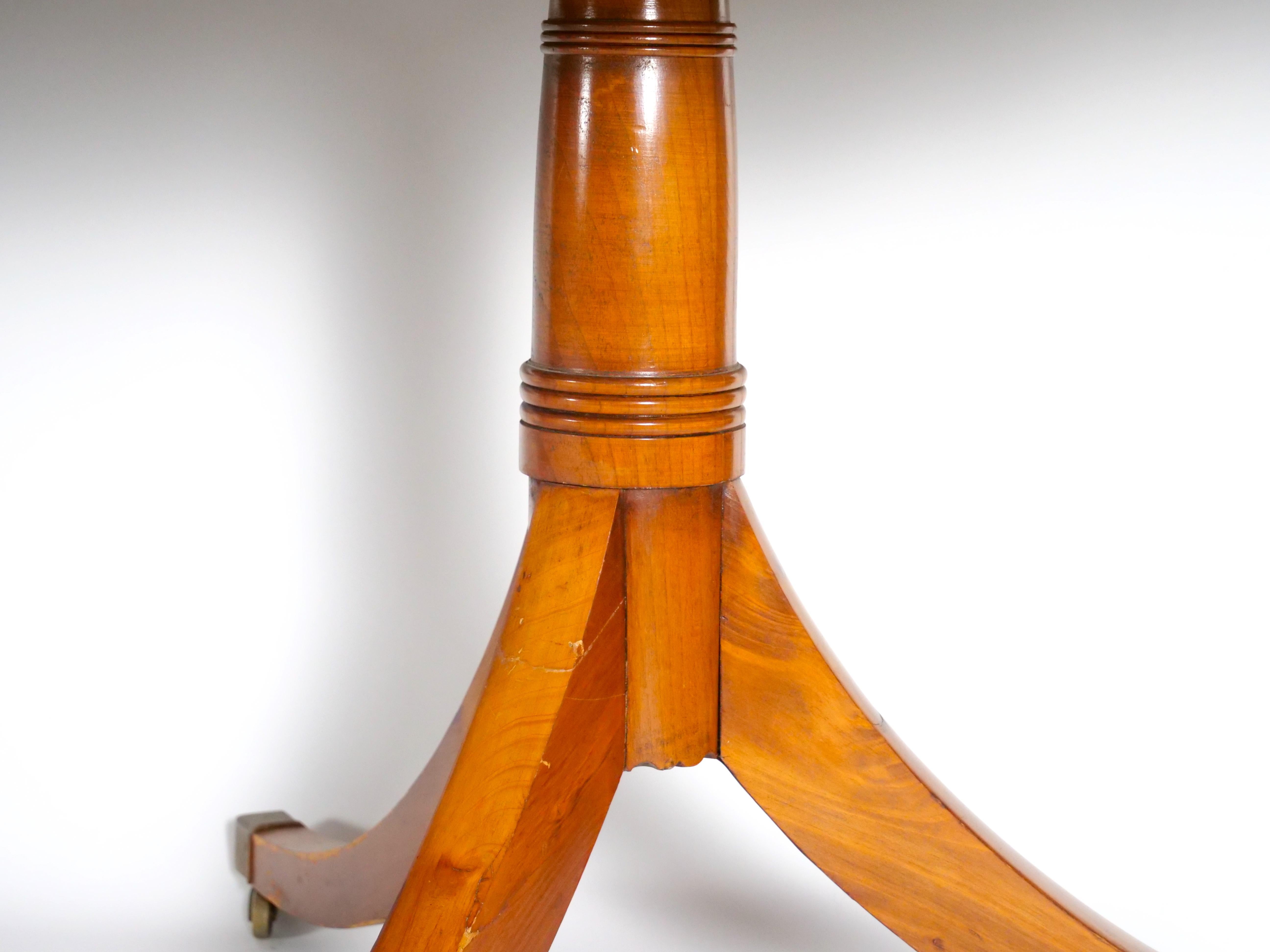 English Antique Twin Tripod Pedestal Burl Mahogany Dining Table  For Sale 4